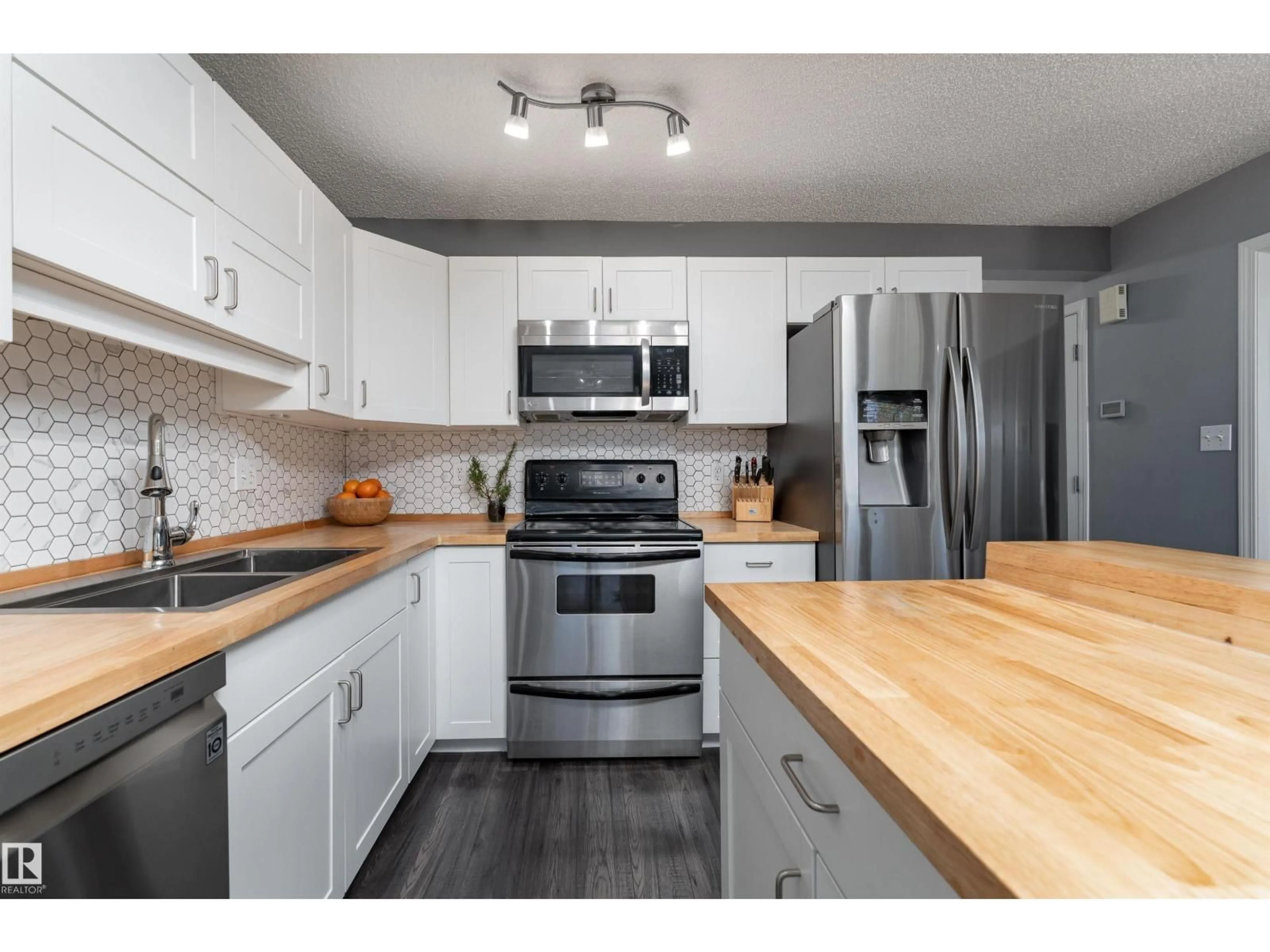 Unknown for SW - 7956 2 AV, Edmonton Alberta T6X1K7