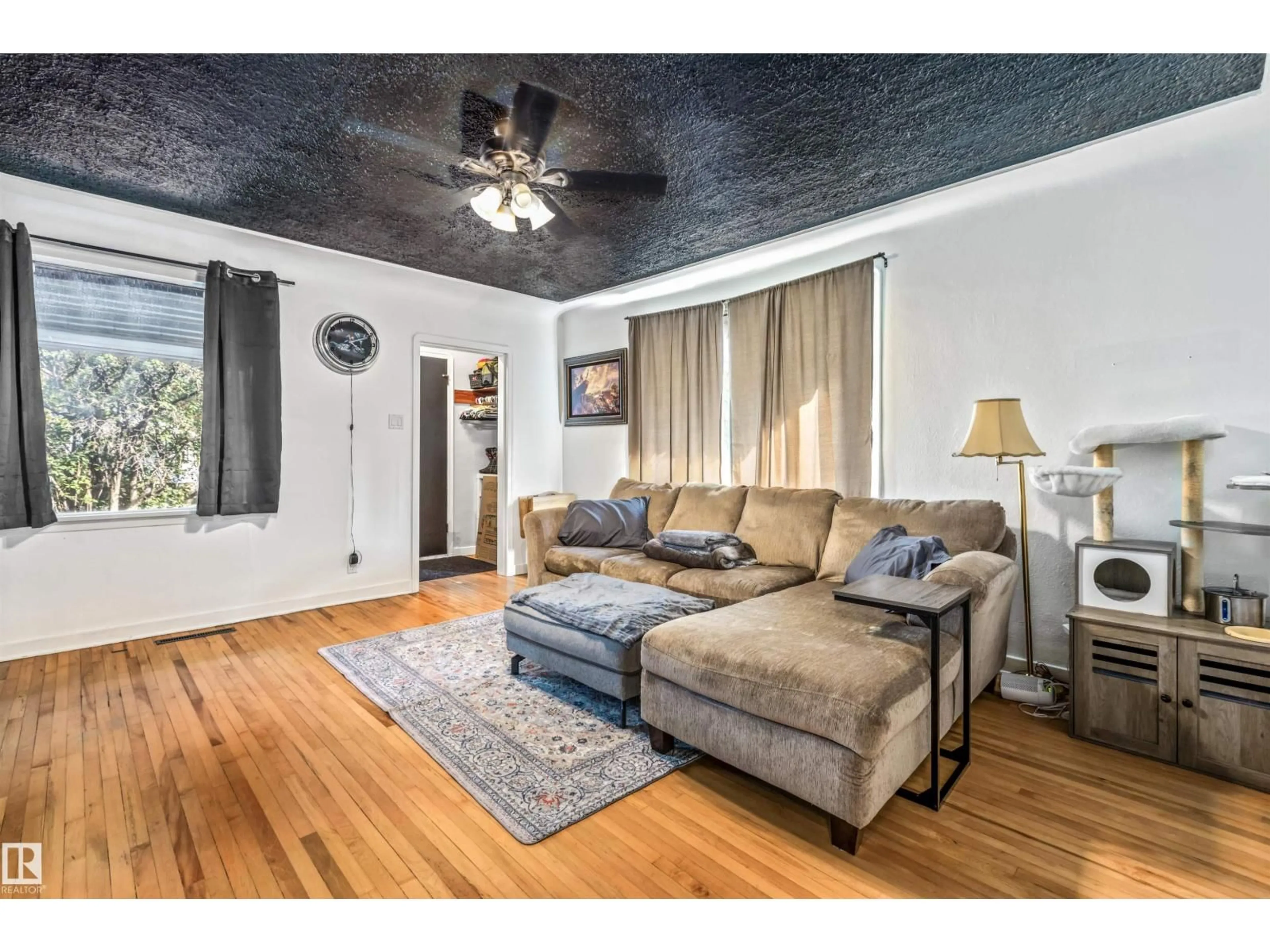 Living room with furniture, unknown for 11914 68 ST, Edmonton Alberta T5B1P7