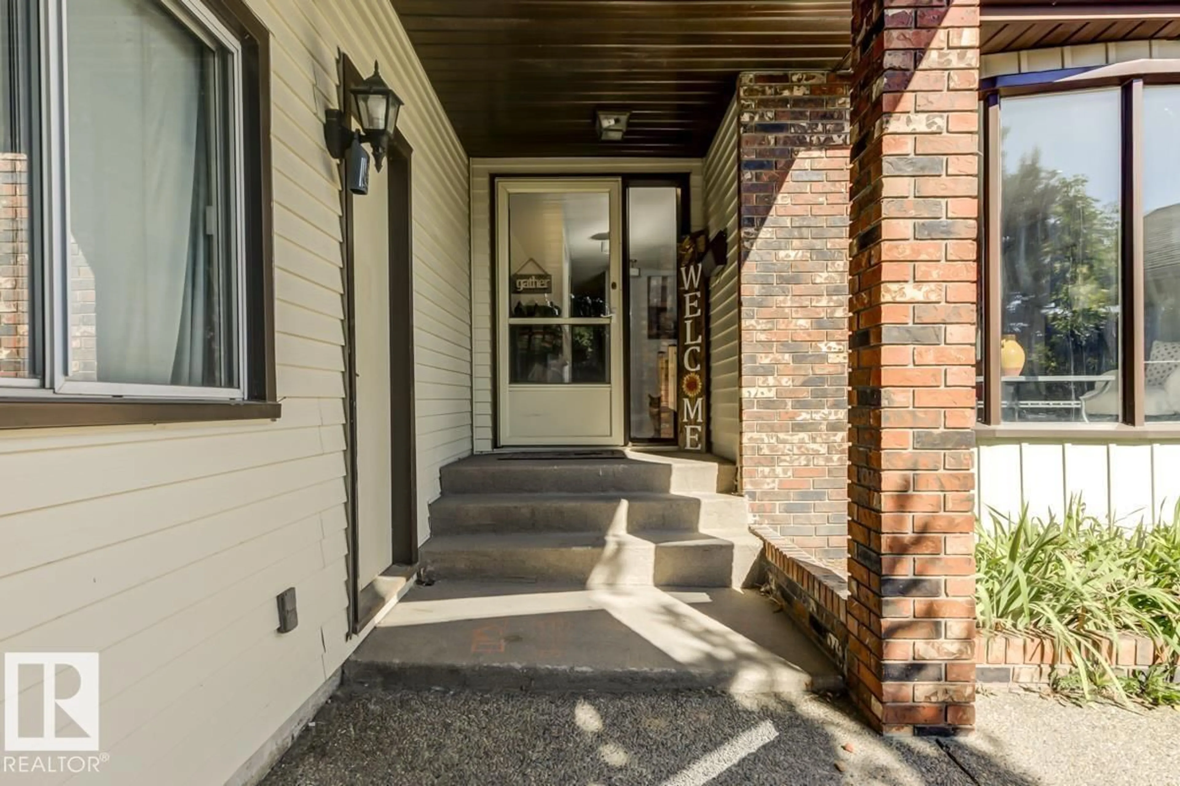 Unknown for 669 VILLAGE DR, Sherwood Park Alberta T8A4N2