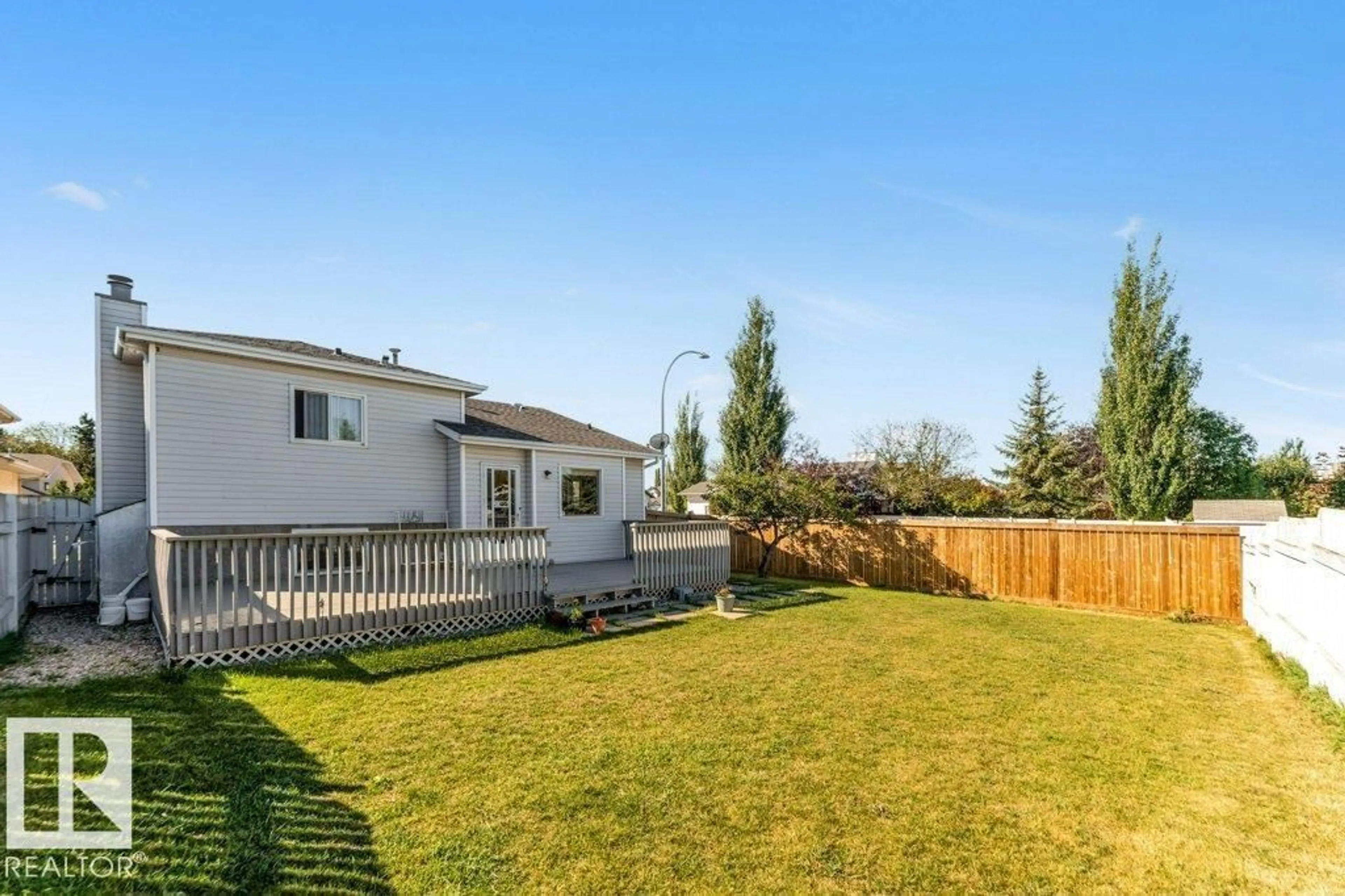 Unknown for 18416 77 AV, Edmonton Alberta T5T5X3