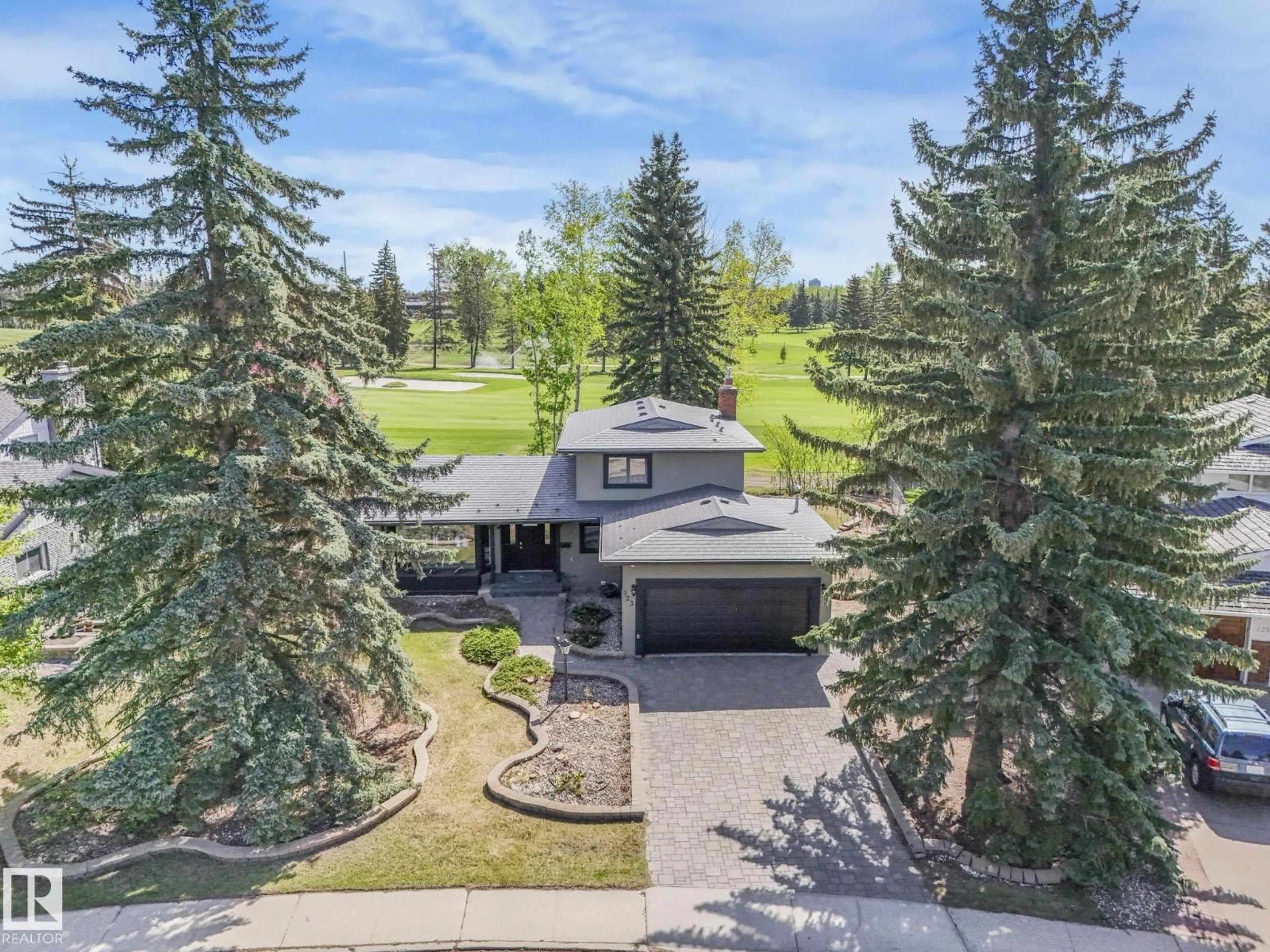A pic from outside/outdoor area/front of a property/back of a property/a pic from drone, unknown for 123 FAIRWAY DR, Edmonton Alberta T6J2C2