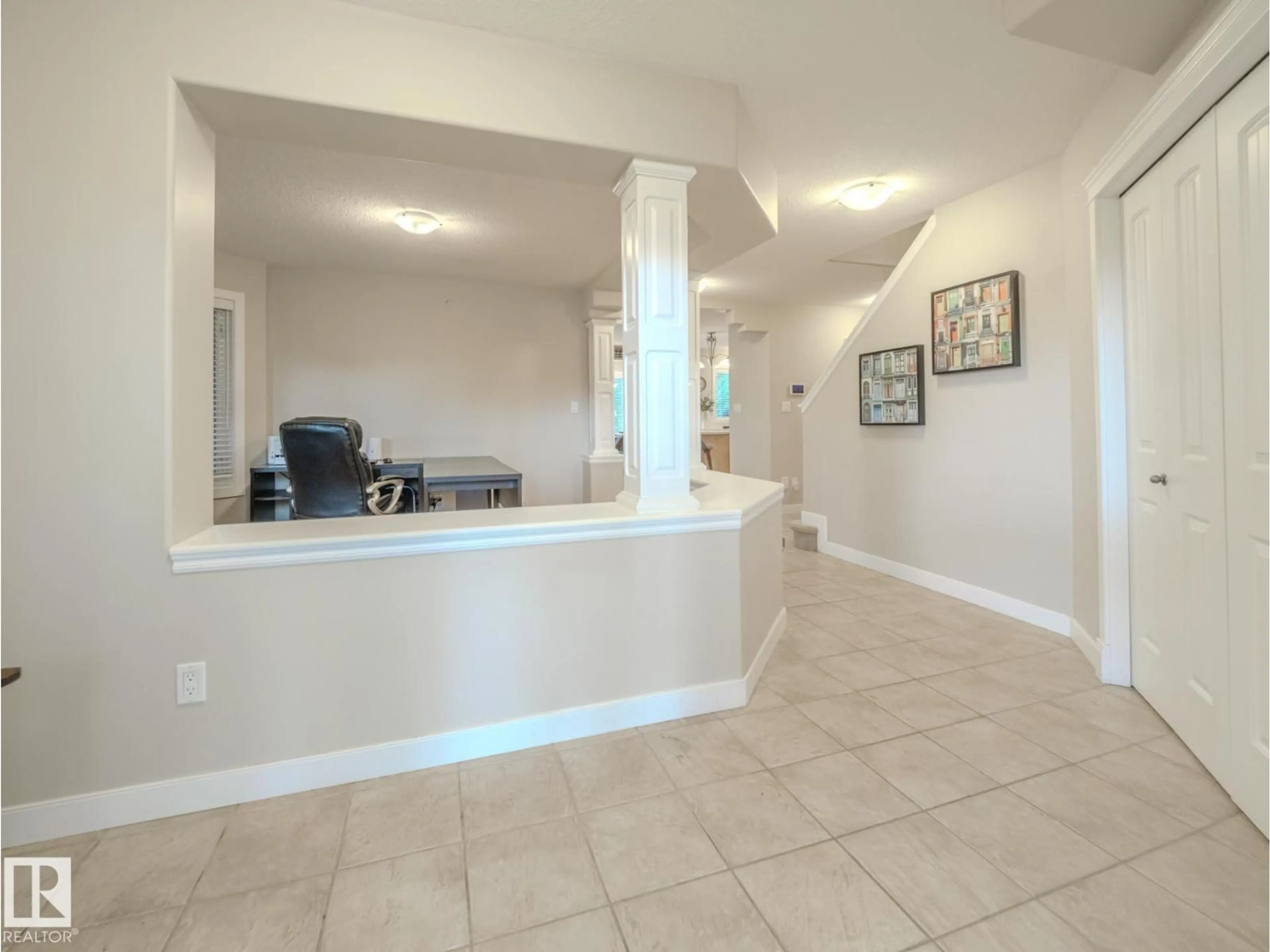 Indoor foyer for 5307 61 ST, Beaumont Alberta T6T1H1