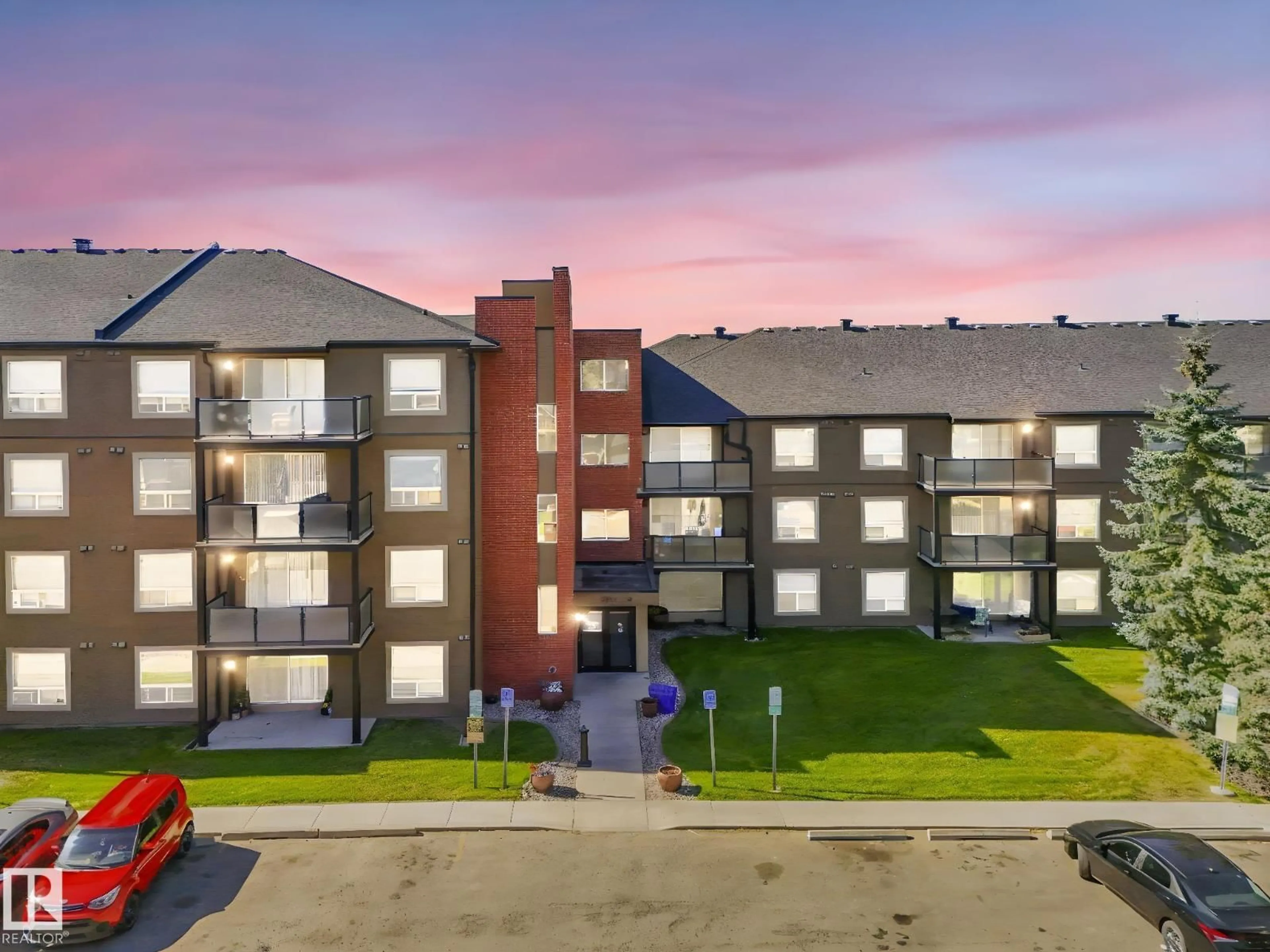 A pic from outside/outdoor area/front of a property/back of a property/a pic from drone, unknown for 206 - 13908 136 ST NW, Edmonton Alberta T6V1Y4