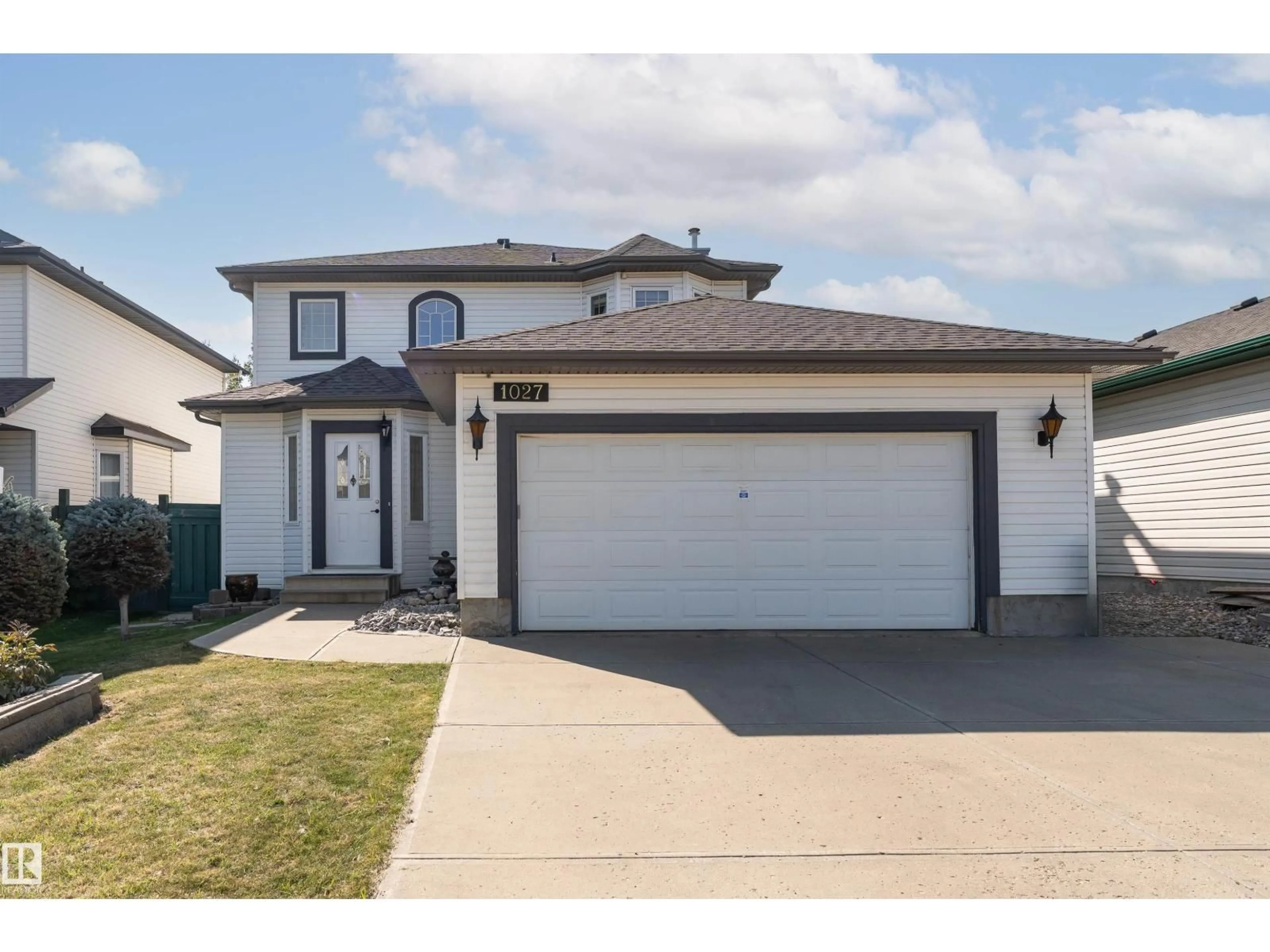 Home with vinyl exterior material, street for 1027 GRAHAM CO, Edmonton Alberta T5T6L4