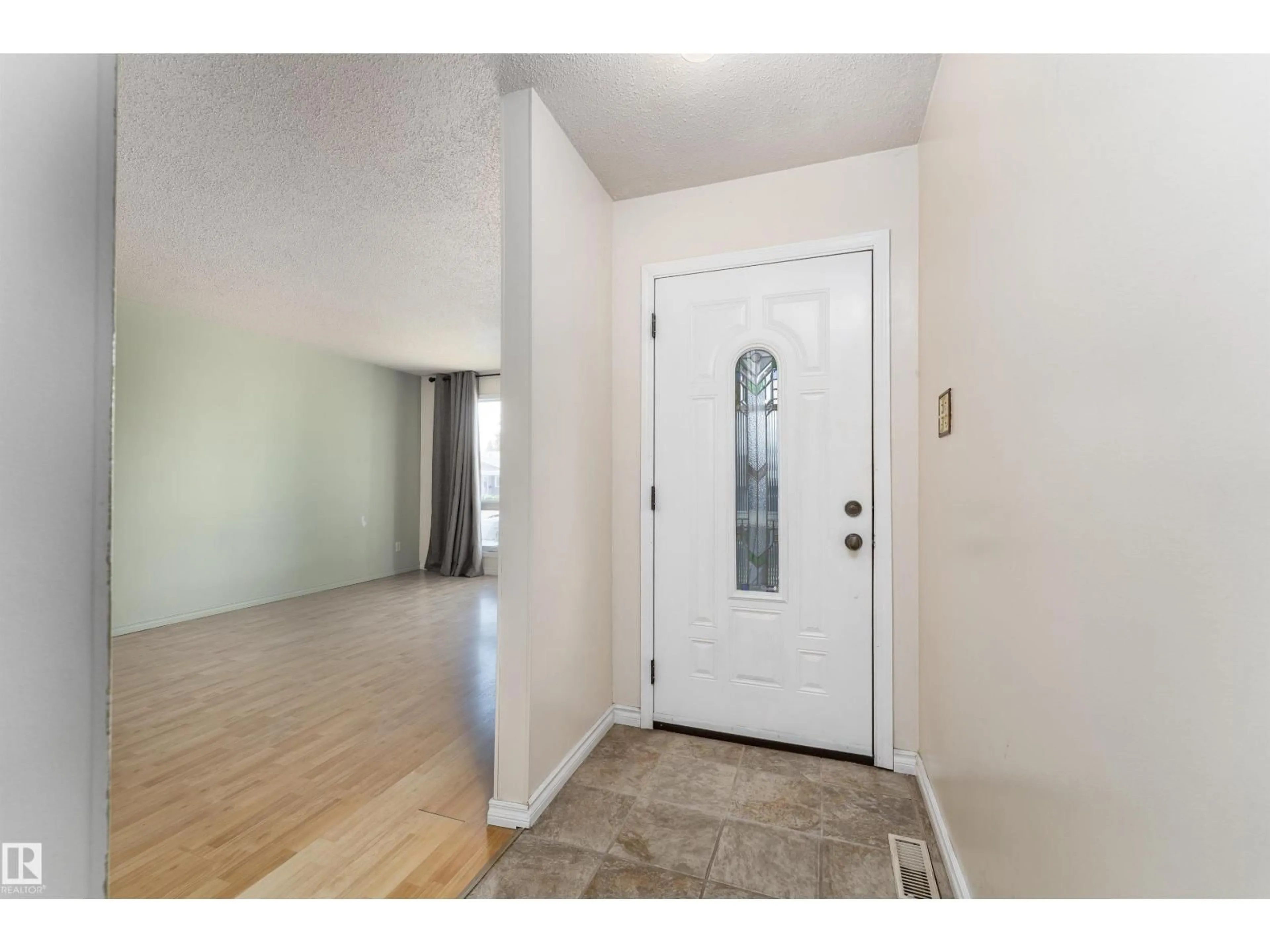 Indoor entryway for 4114 43B AV, Leduc Alberta T9E4T7