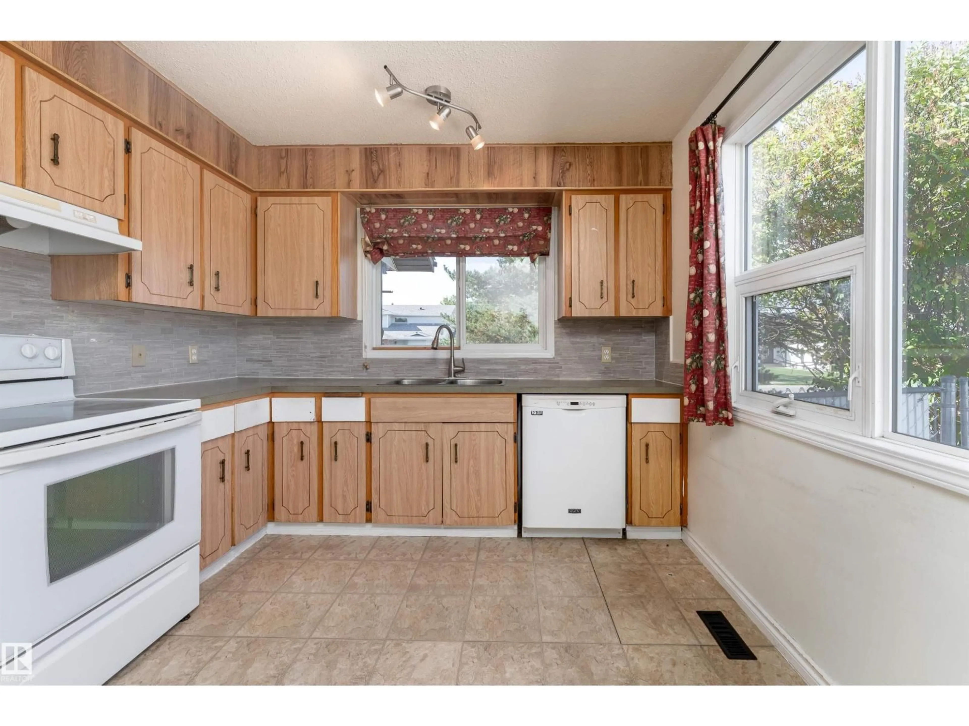 Standard kitchen, unknown for 4114 43B AV, Leduc Alberta T9E4T7