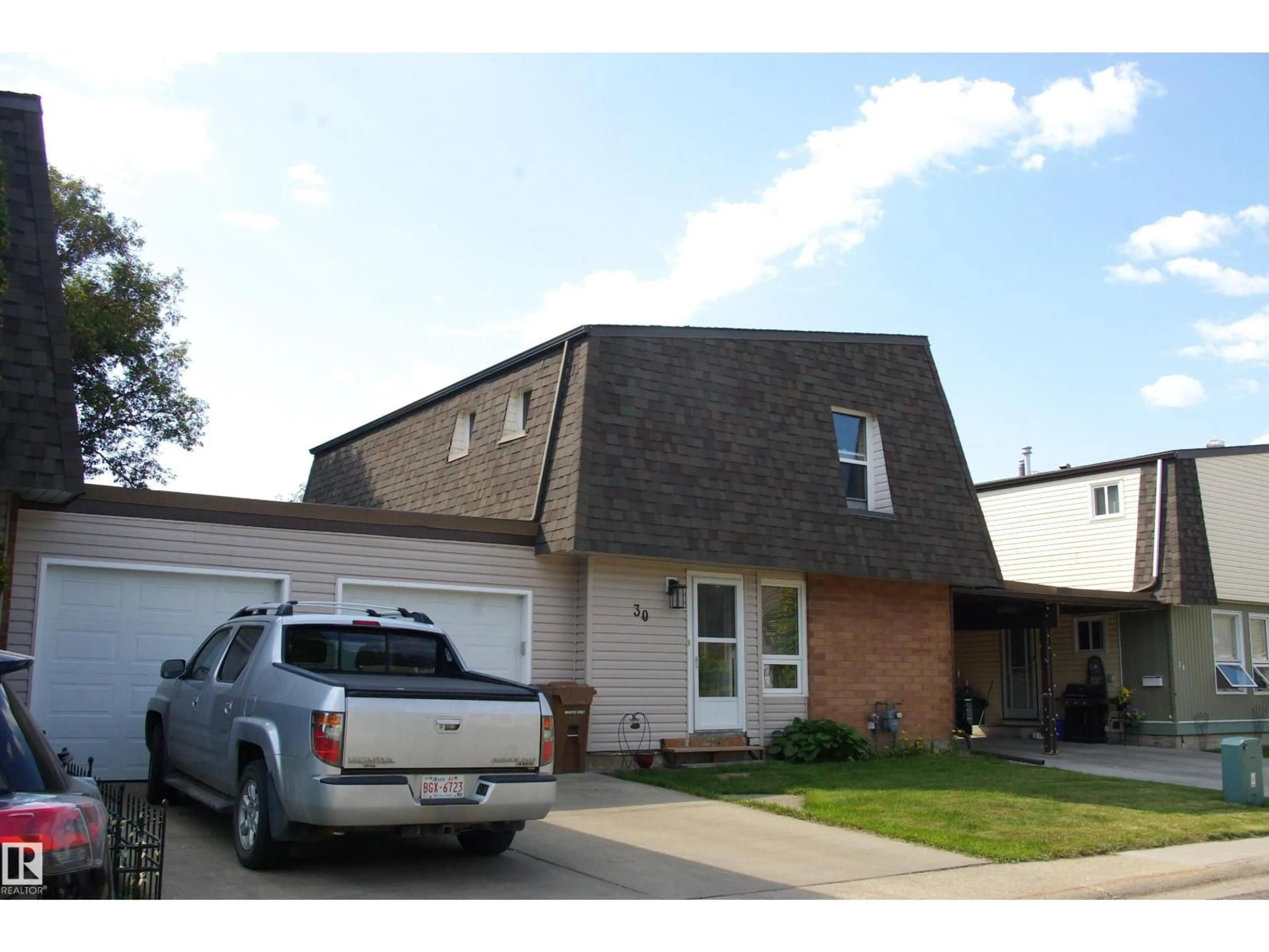 Home with vinyl exterior material, street for 30 GREENFIELD ES, St. Albert Alberta T8N2G2