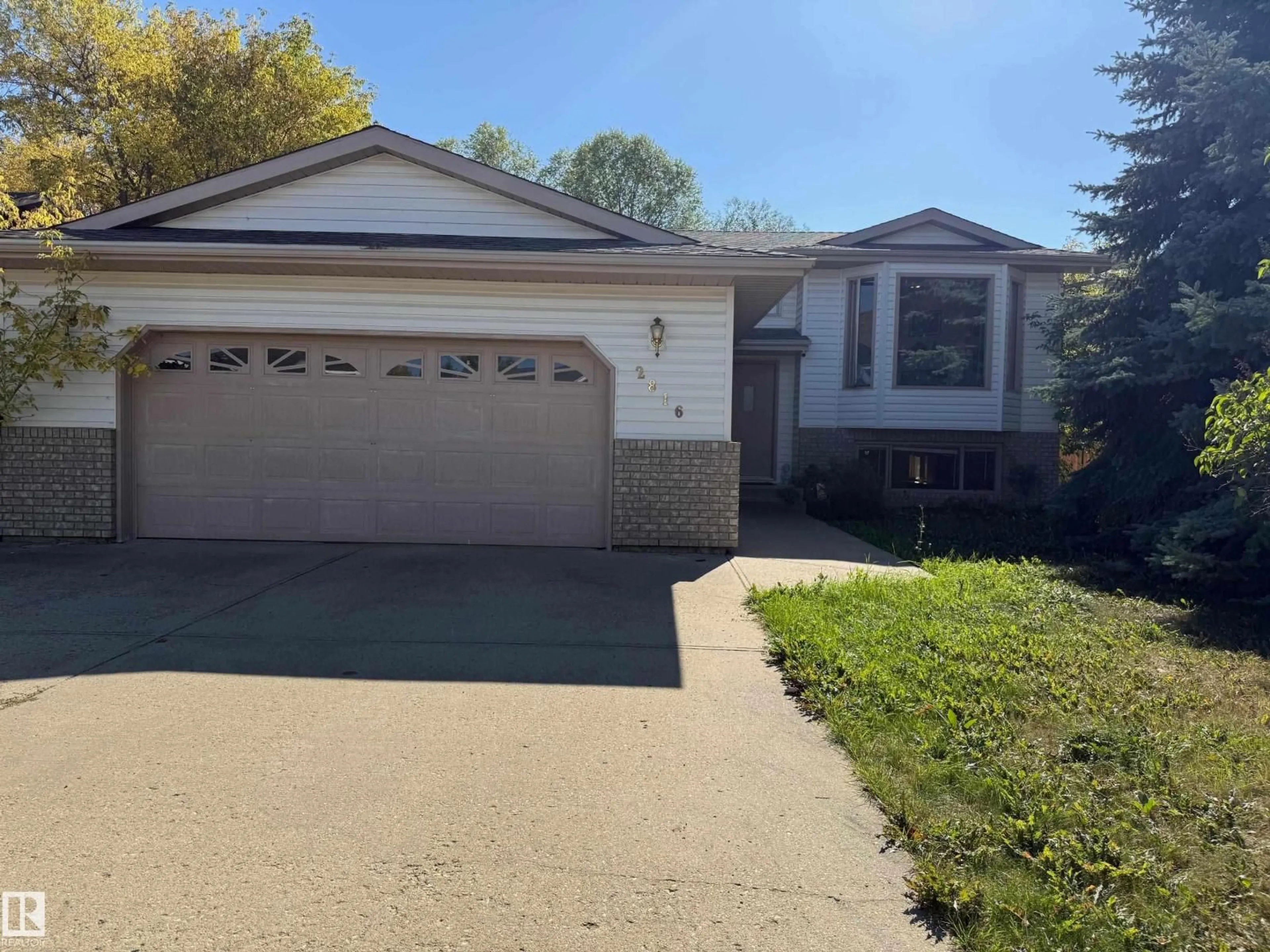 Home with vinyl exterior material, street for 2816 45 AV, Athabasca Town Alberta T9S1N6