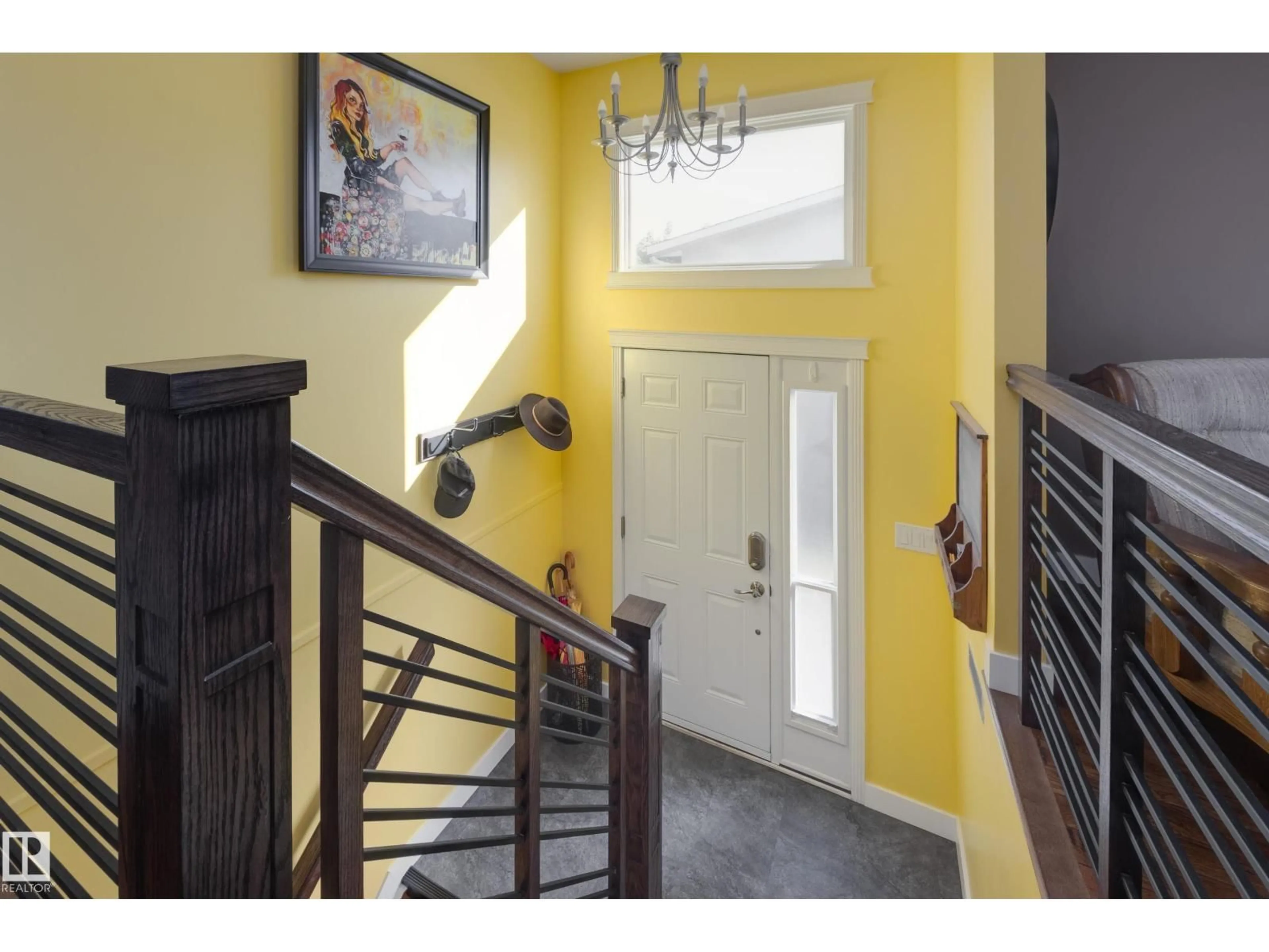 Indoor entryway for 13219 38 ST, Edmonton Alberta T5A3G3