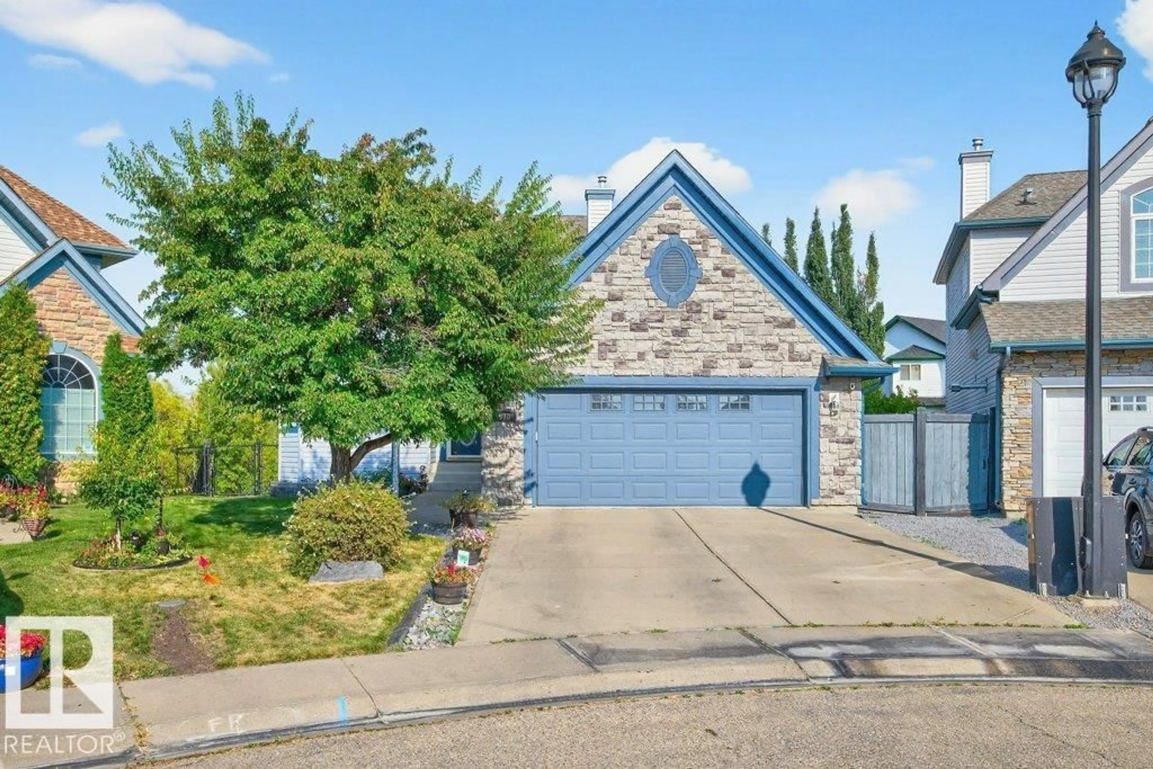 A pic from outside/outdoor area/front of a property/back of a property/a pic from drone, street for 970 BLACKMUD CREEK CR, Edmonton Alberta T6W1J7