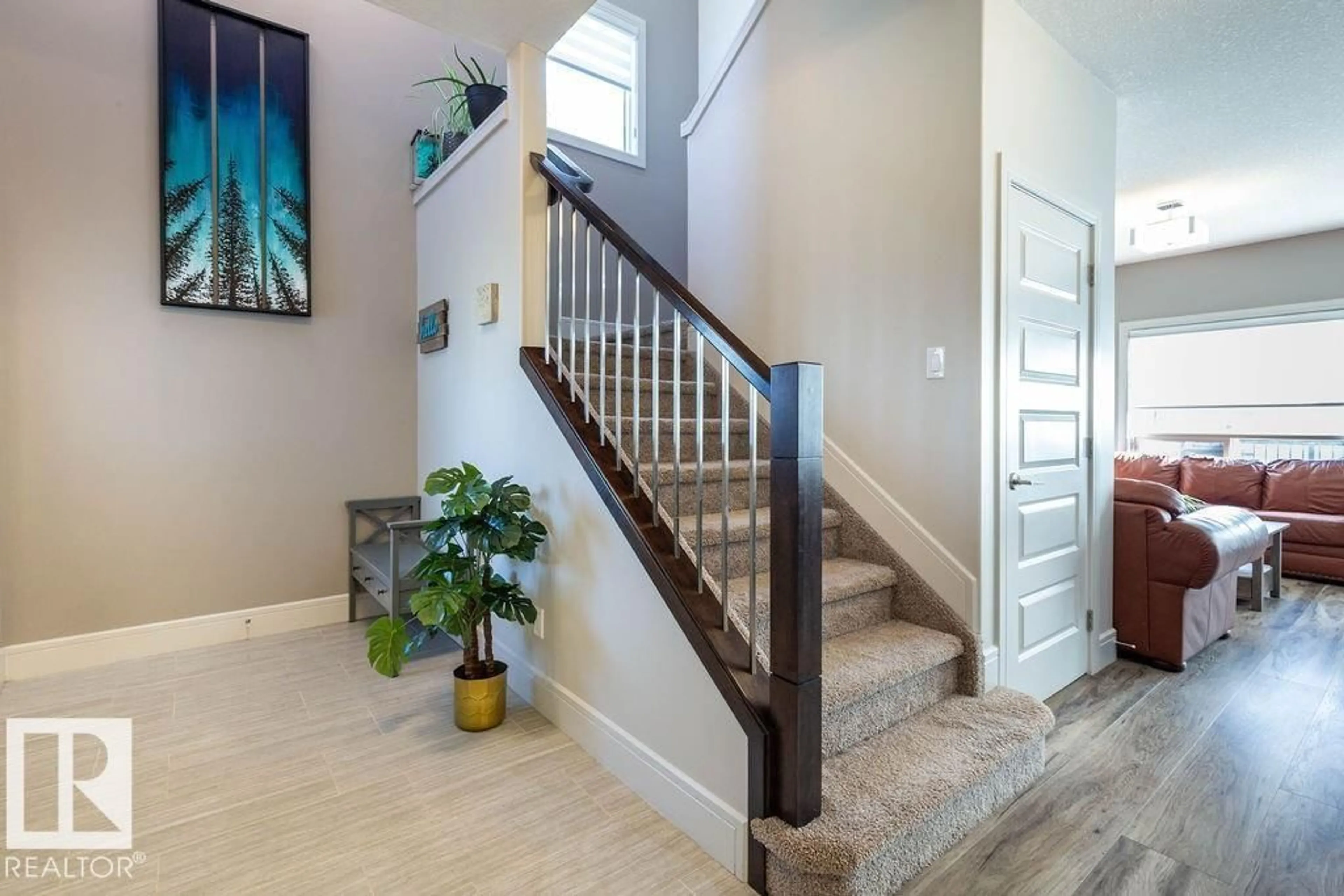 Indoor entryway for 3607 HUMMINGBIRD WY, Edmonton Alberta T5S0K9