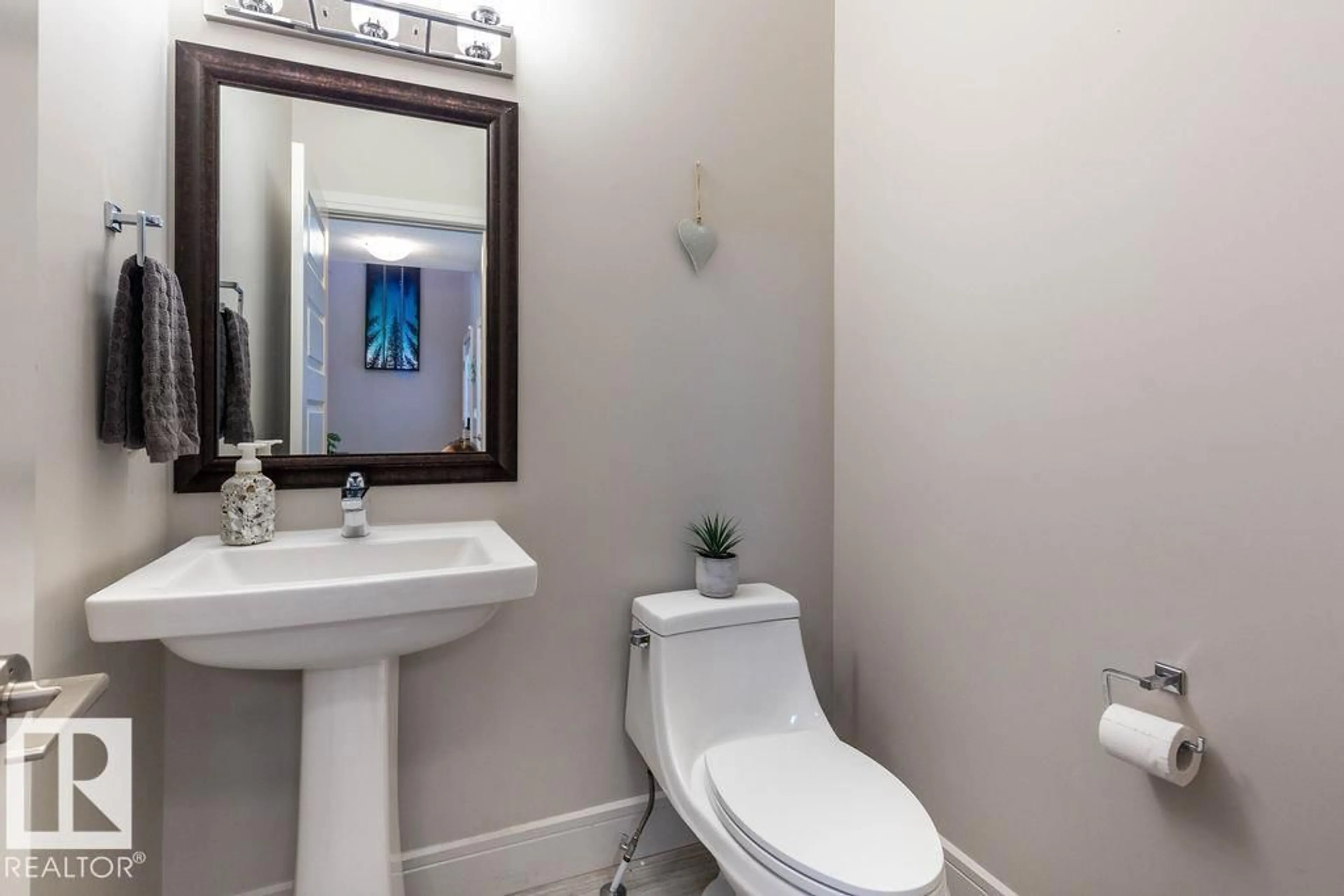 Standard bathroom, ceramic/tile floor for 3607 HUMMINGBIRD WY, Edmonton Alberta T5S0K9