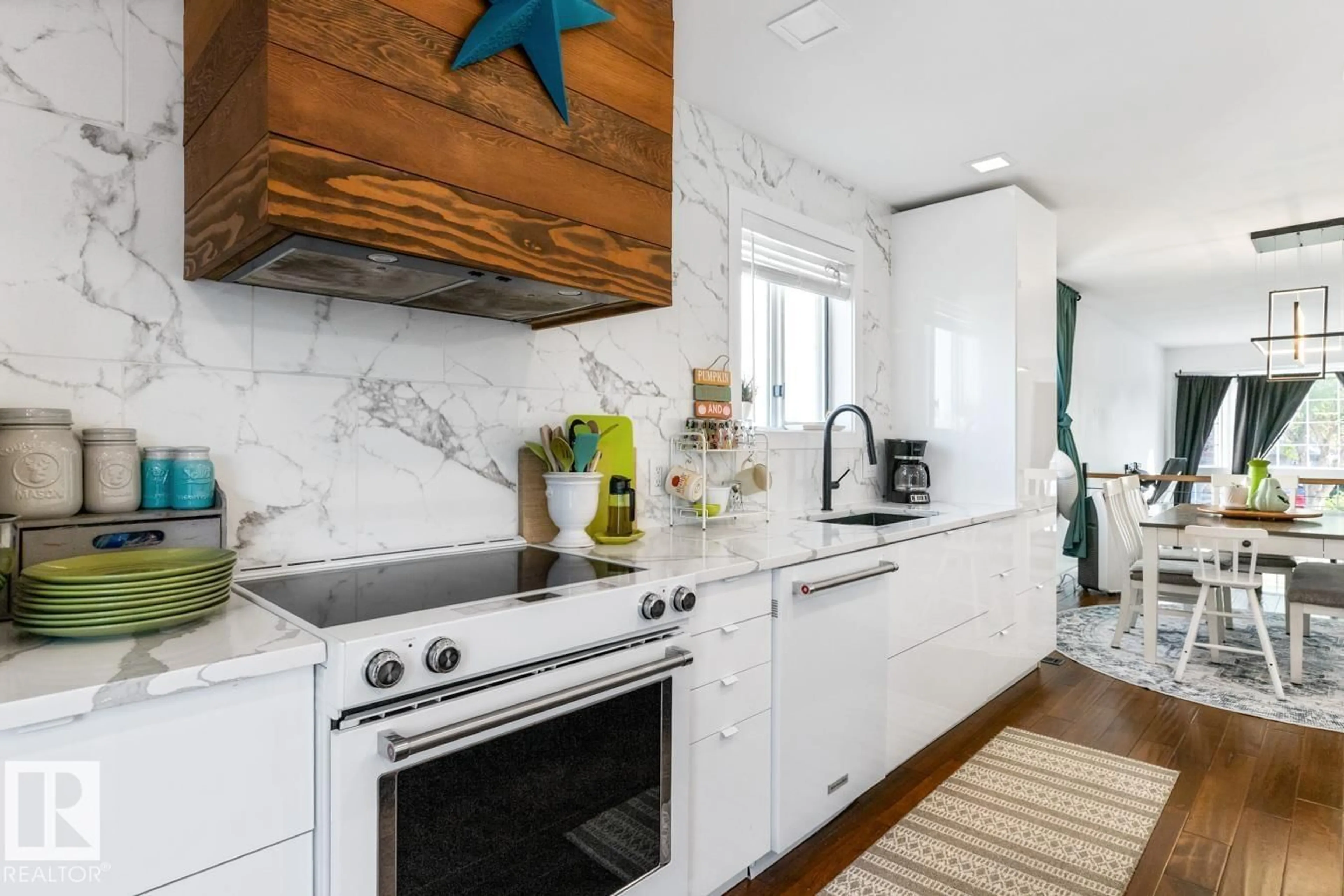 Open concept kitchen, ceramic/tile floor for 11 DANIELS WY, Sherwood Park Alberta T8H1W9