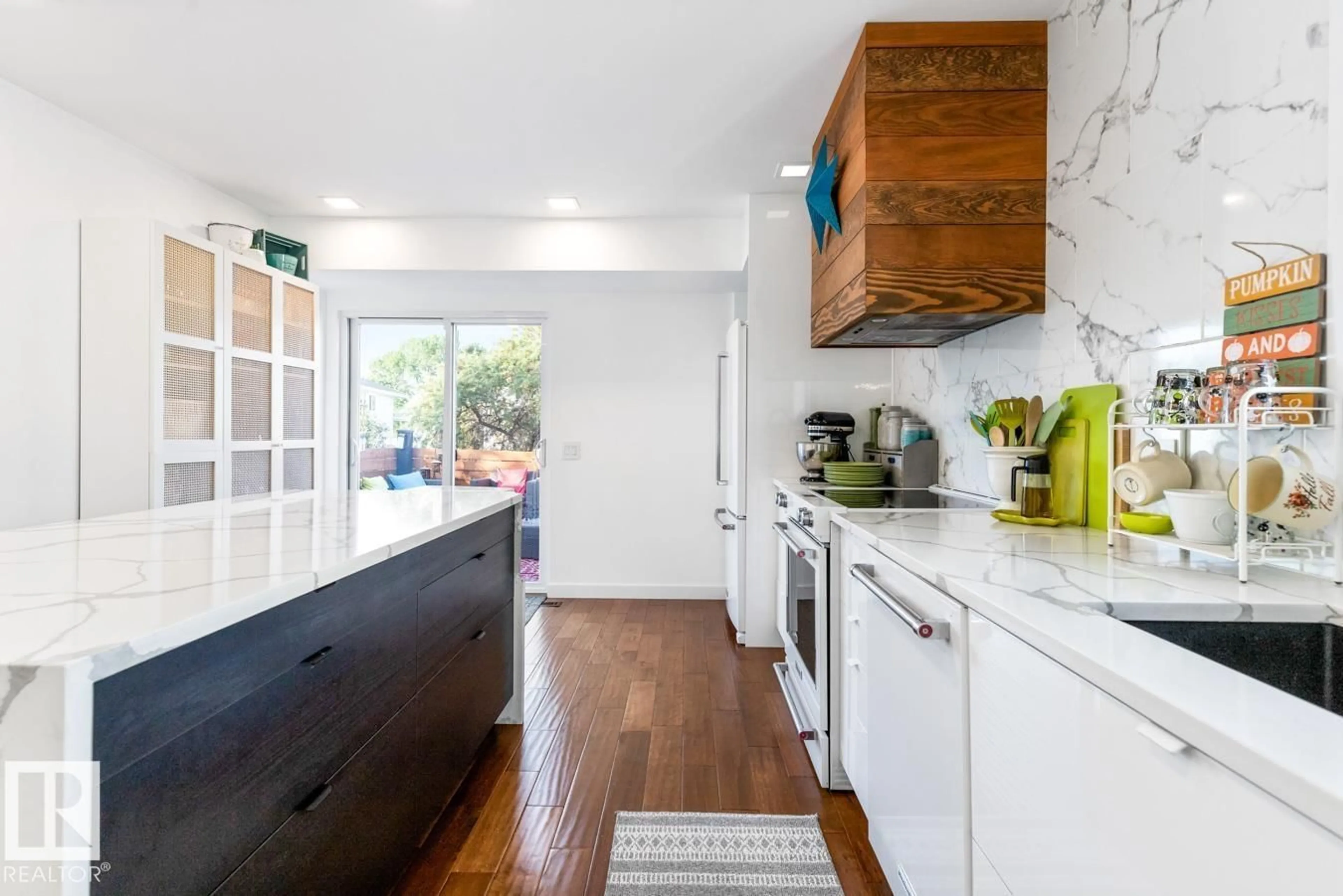 Open concept kitchen, unknown for 11 DANIELS WY, Sherwood Park Alberta T8H1W9