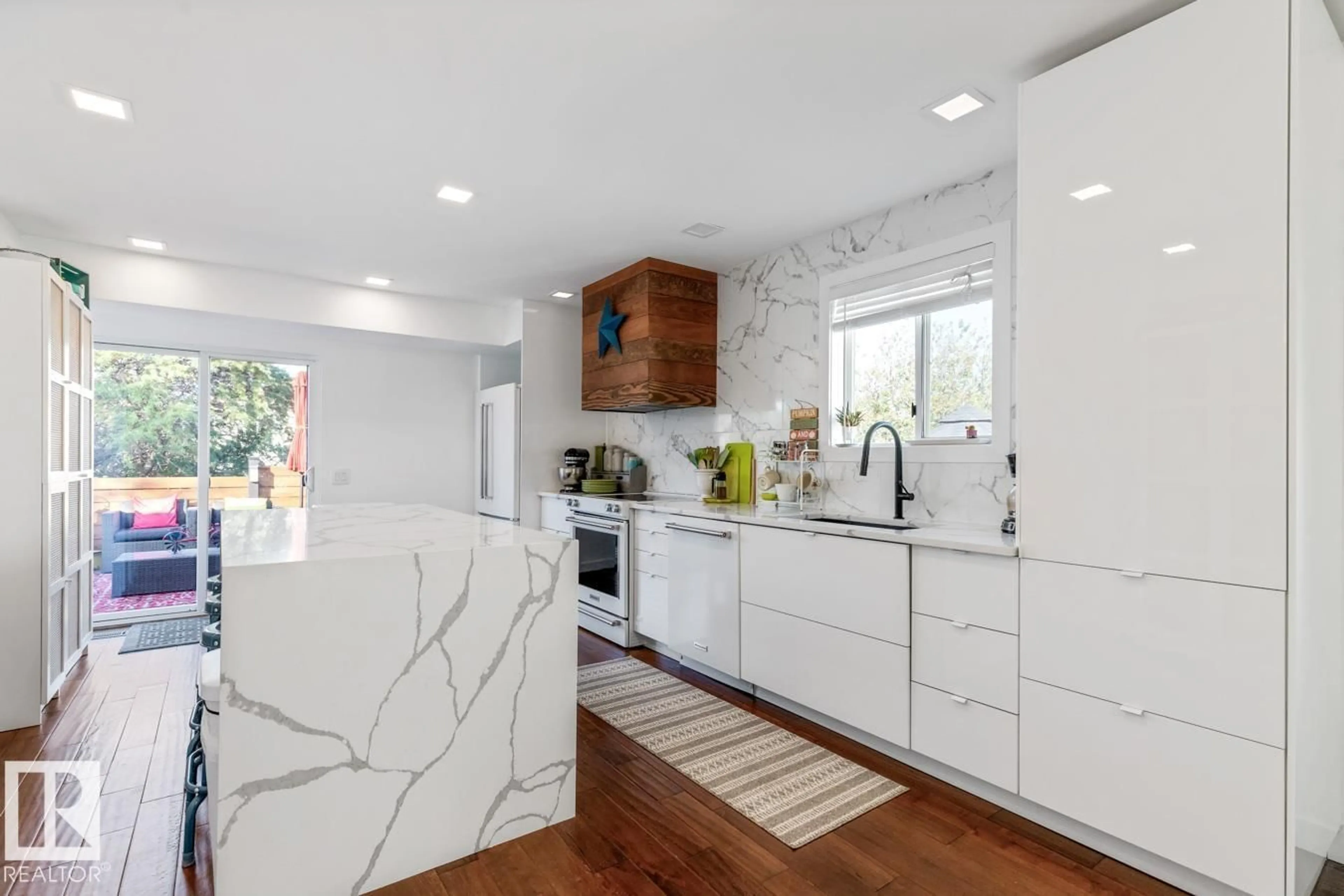 Contemporary kitchen, ceramic/tile floor for 11 DANIELS WY, Sherwood Park Alberta T8H1W9