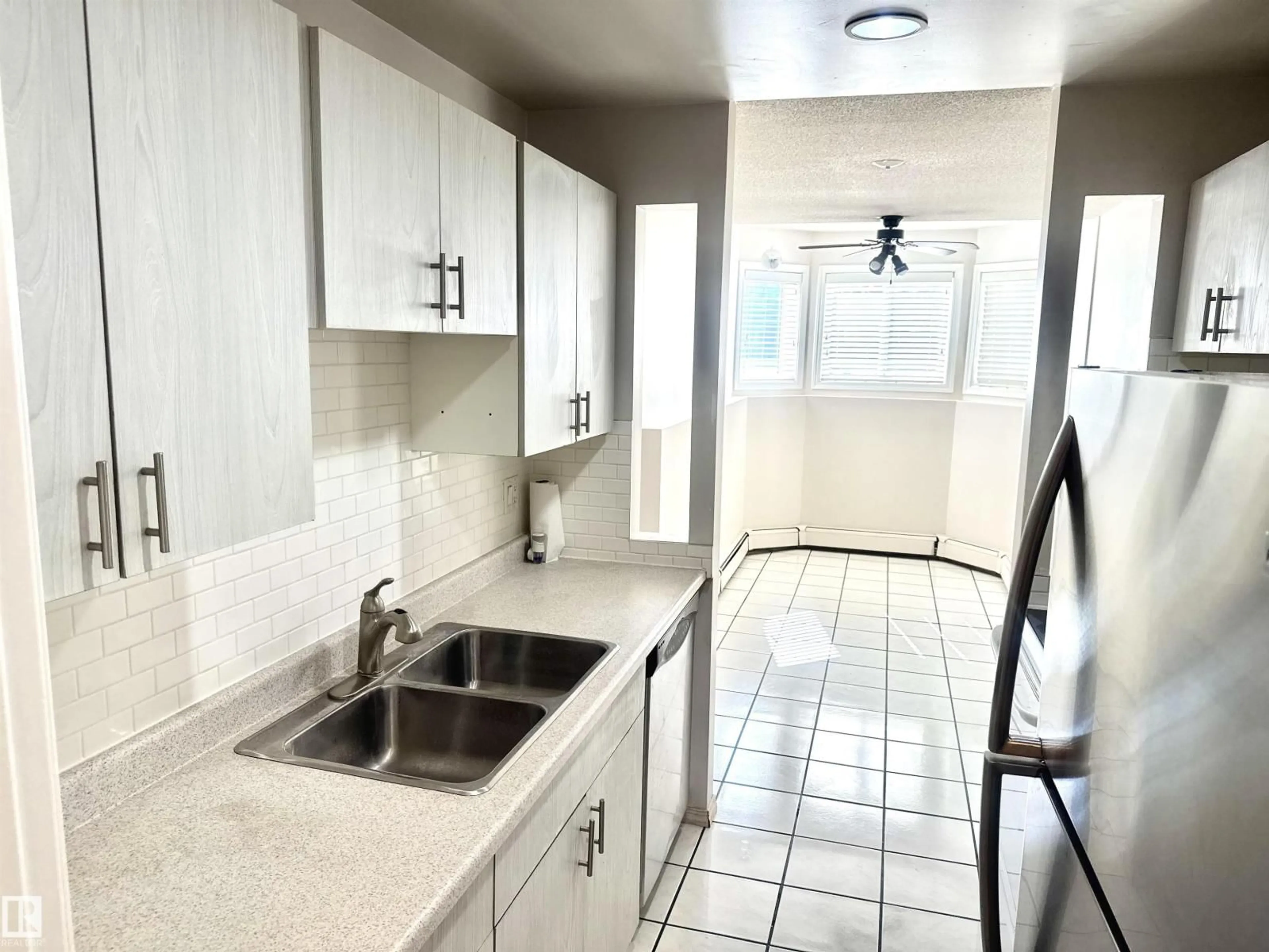 Standard kitchen, ceramic/tile floor for 103 - 11460 40 AV, Edmonton Alberta T6J0R5
