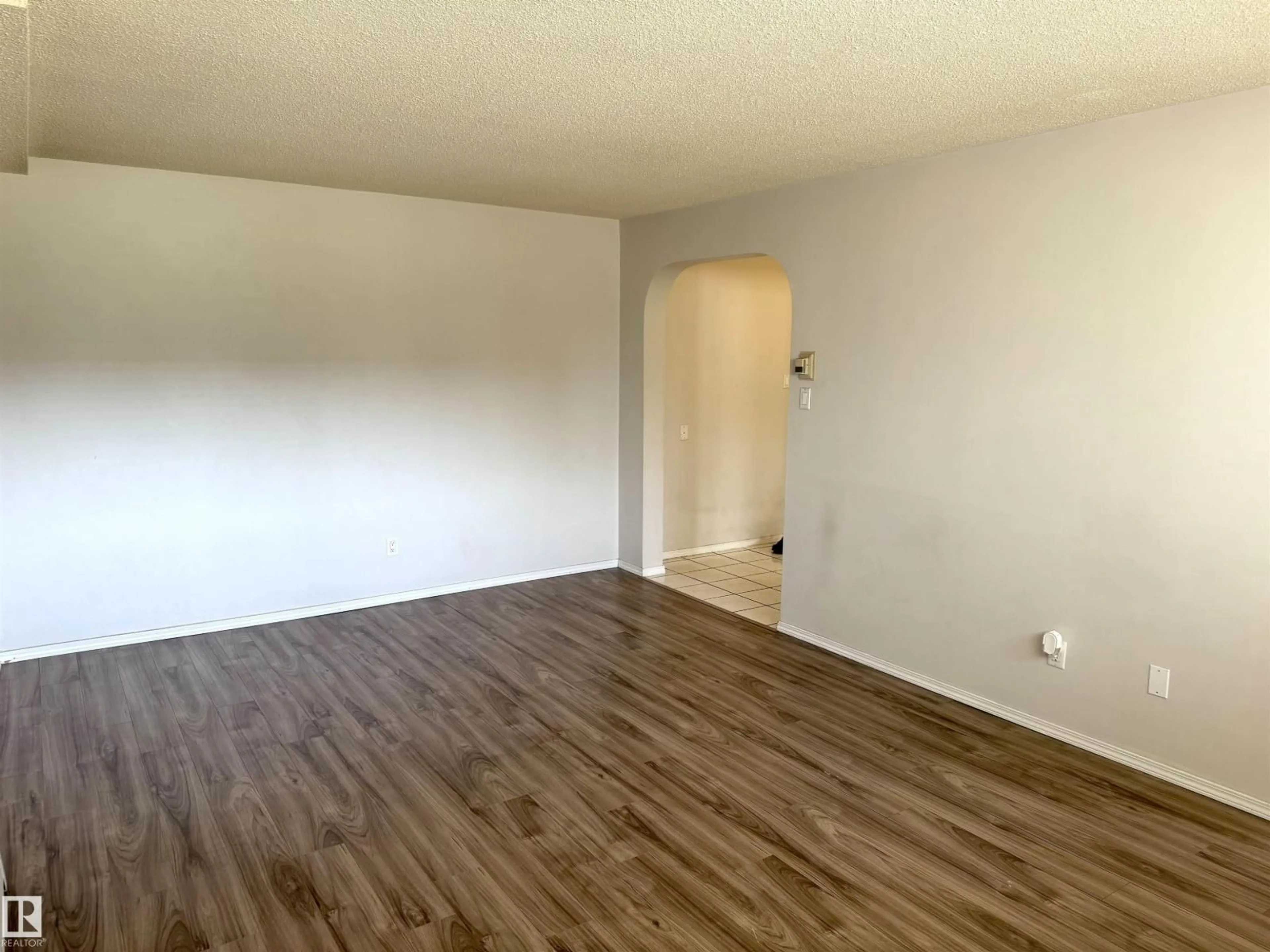 A pic of a room for 103 - 11460 40 AV, Edmonton Alberta T6J0R5