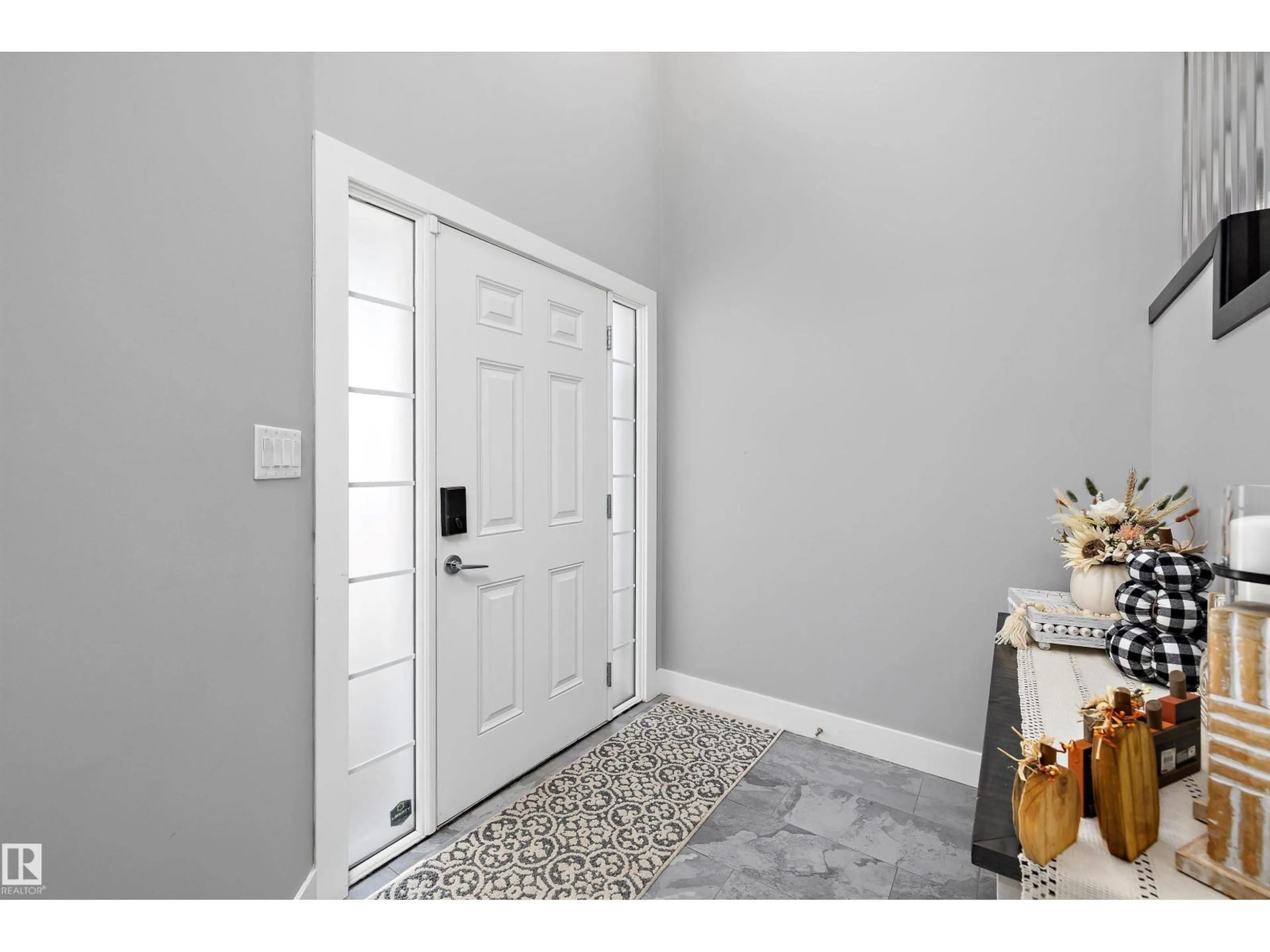 Indoor entryway for 162 WOODBRIDGE LI, Fort Saskatchewan Alberta T8L0P4