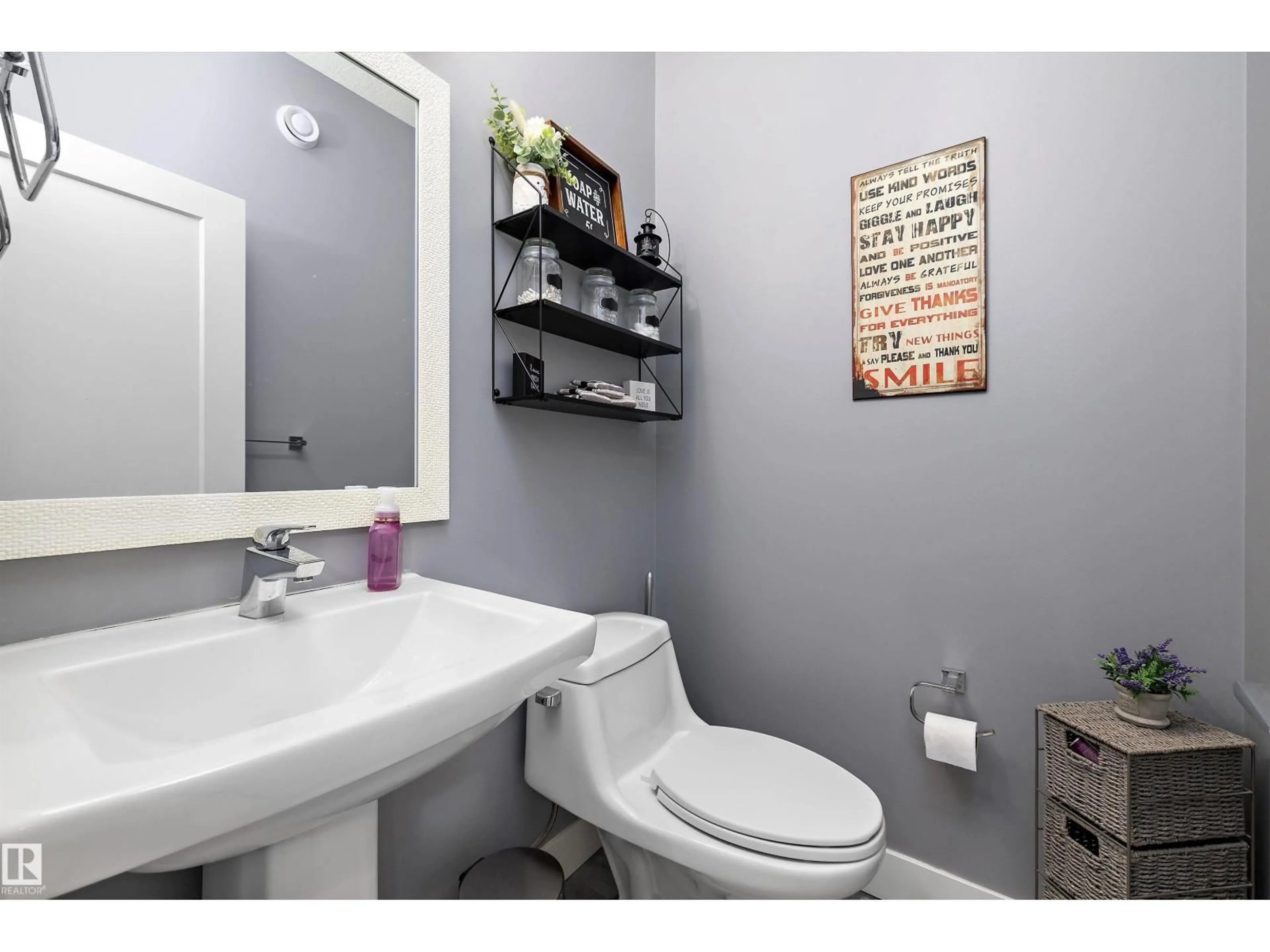 Standard bathroom, ceramic/tile floor for 162 WOODBRIDGE LI, Fort Saskatchewan Alberta T8L0P4
