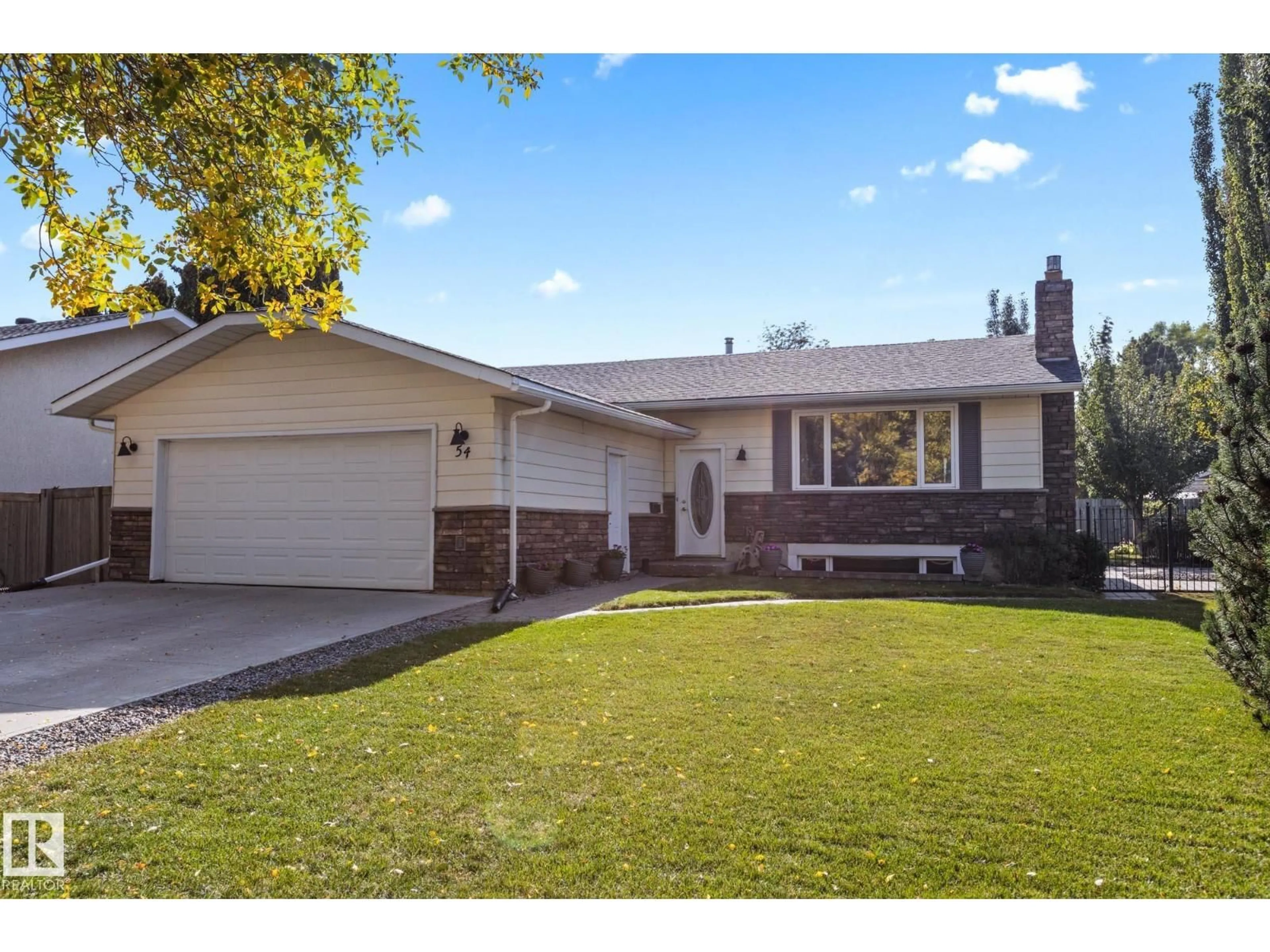 Home with vinyl exterior material, street for 54 LAROSE DR, St. Albert Alberta T8N2M8