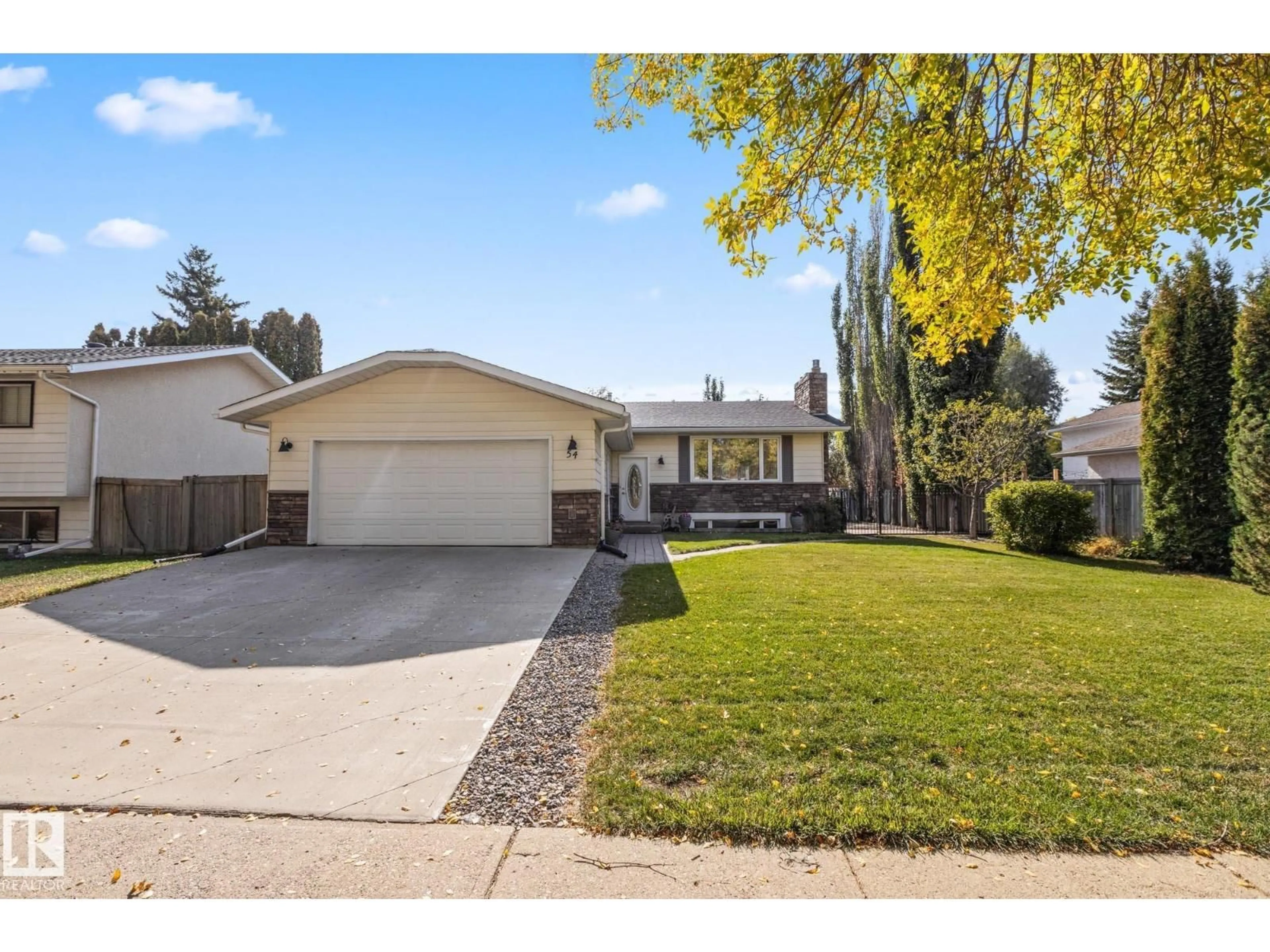 Home with vinyl exterior material, street for 54 LAROSE DR, St. Albert Alberta T8N2M8