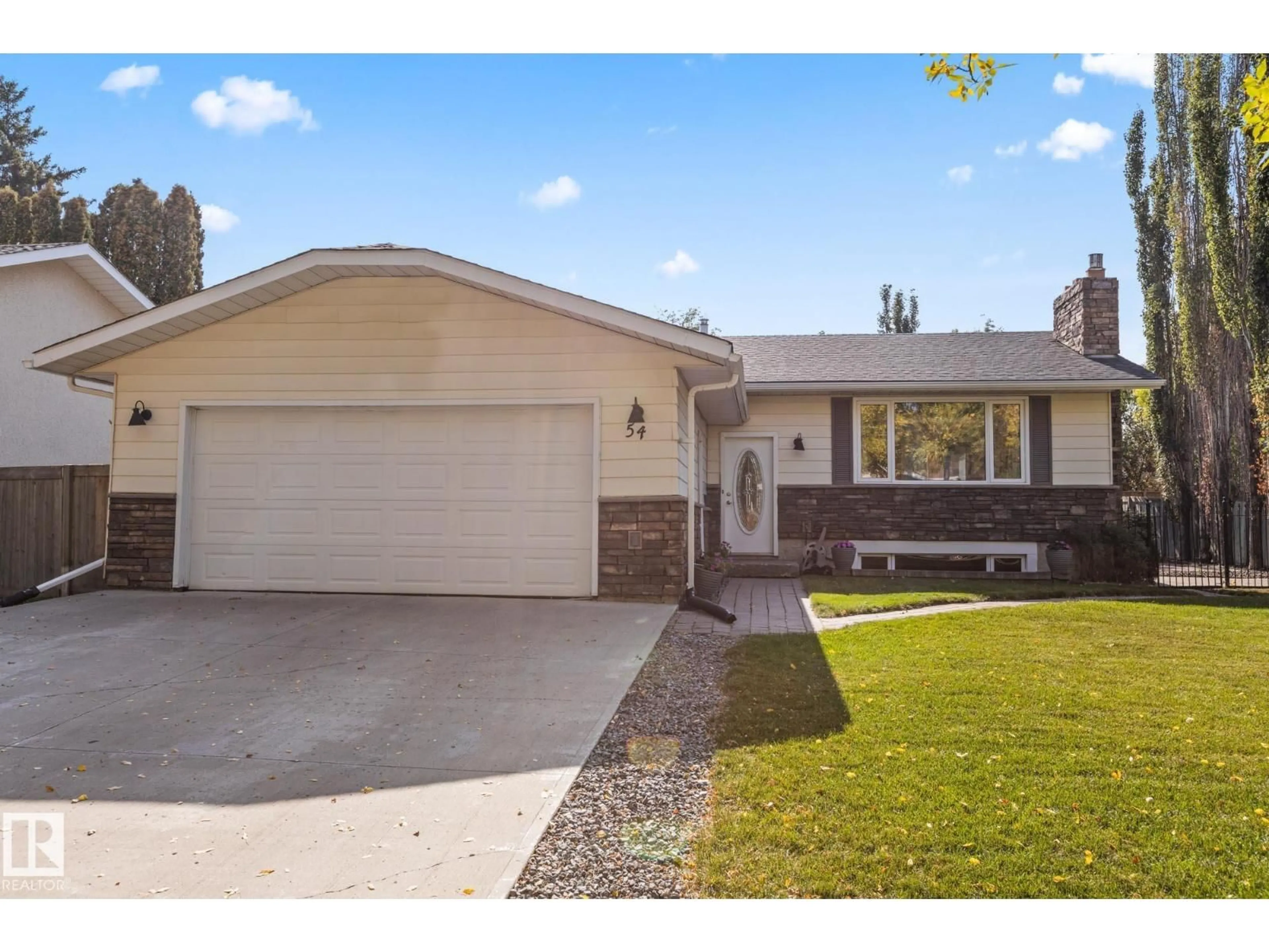 Home with vinyl exterior material, street for 54 LAROSE DR, St. Albert Alberta T8N2M8