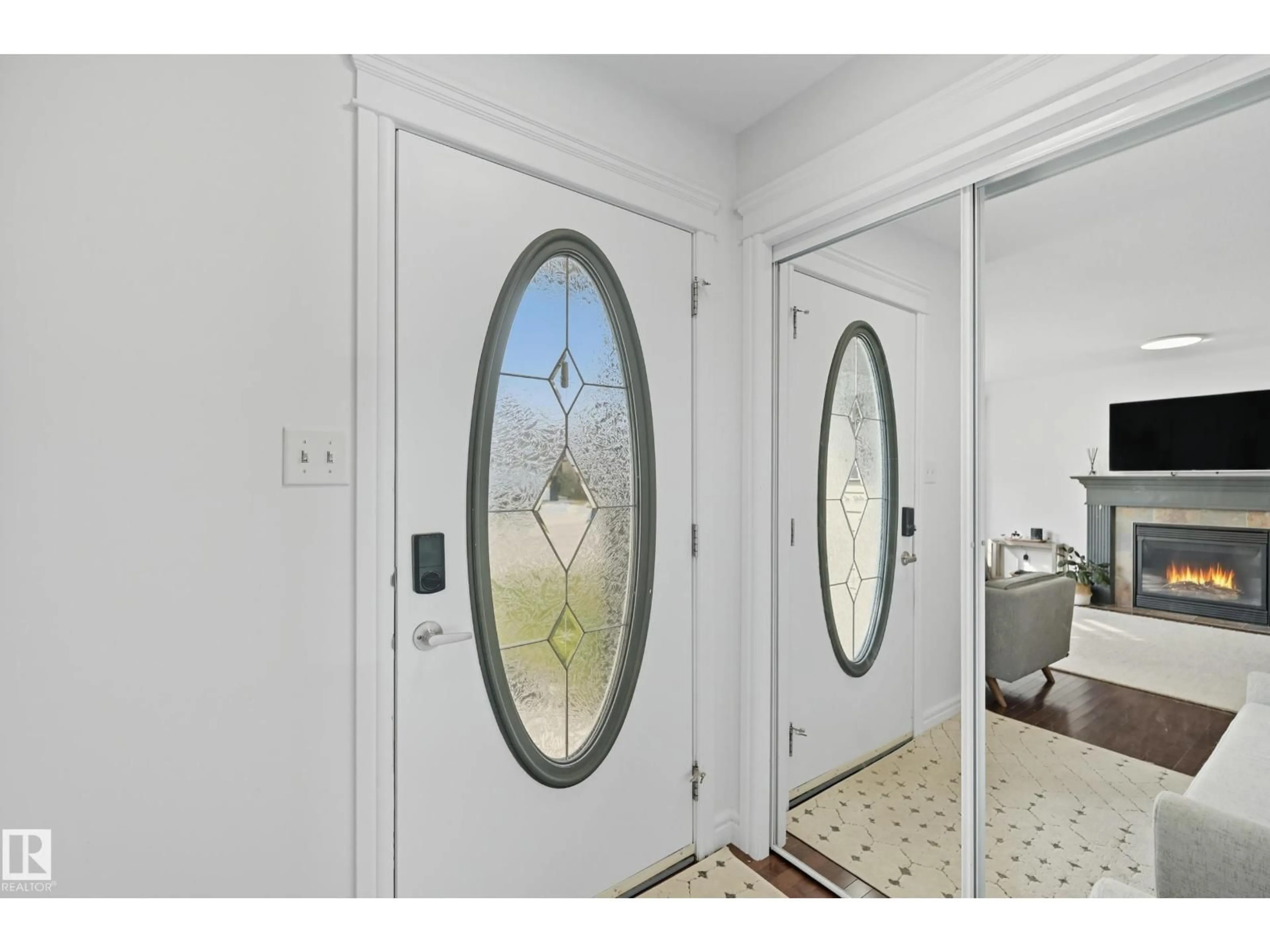 Indoor entryway for 254 SUNCREST RD, Sherwood Park Alberta T8H0B5