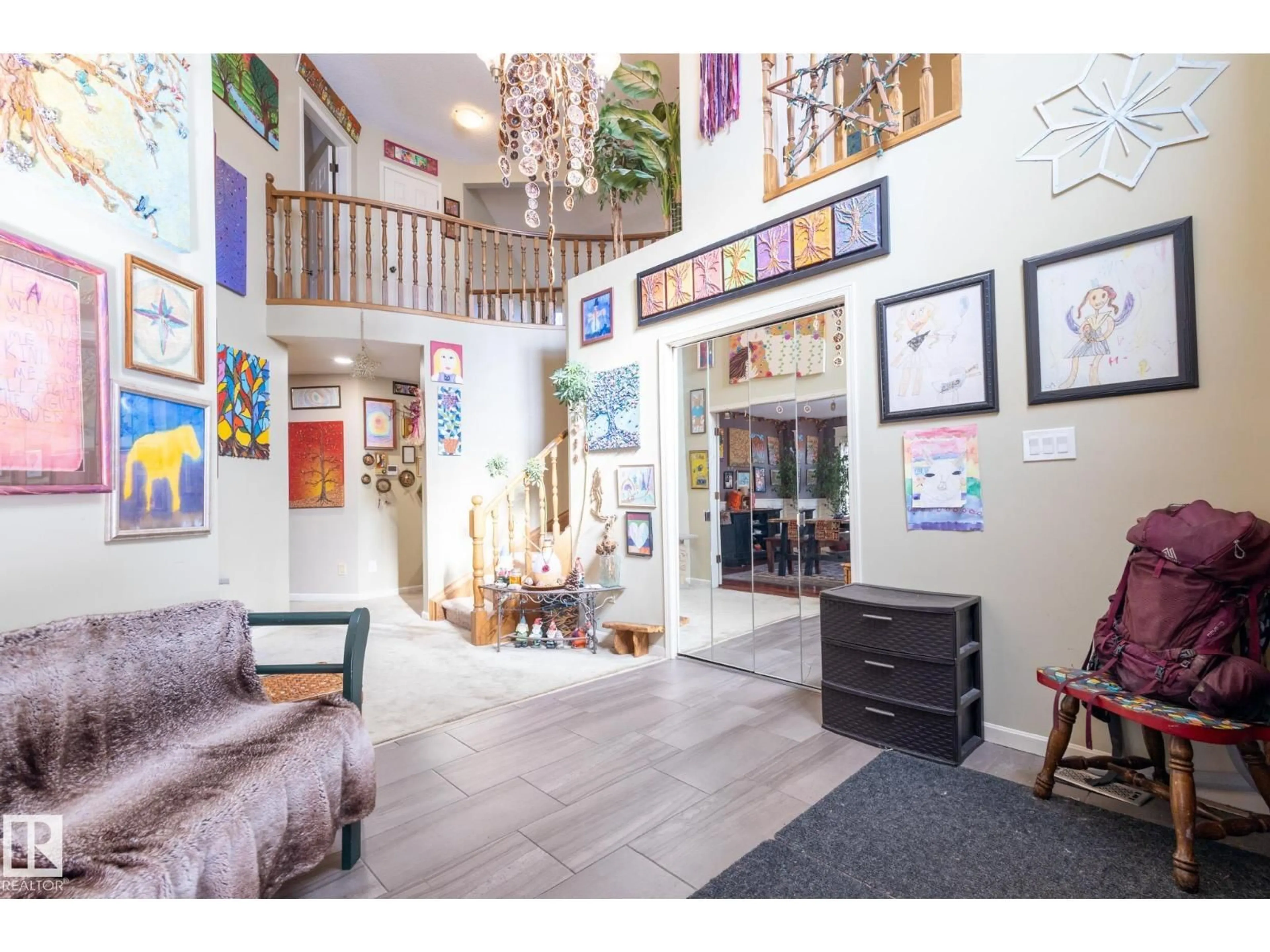 Indoor foyer for 410 OLSEN CL, Edmonton Alberta T6R1L2