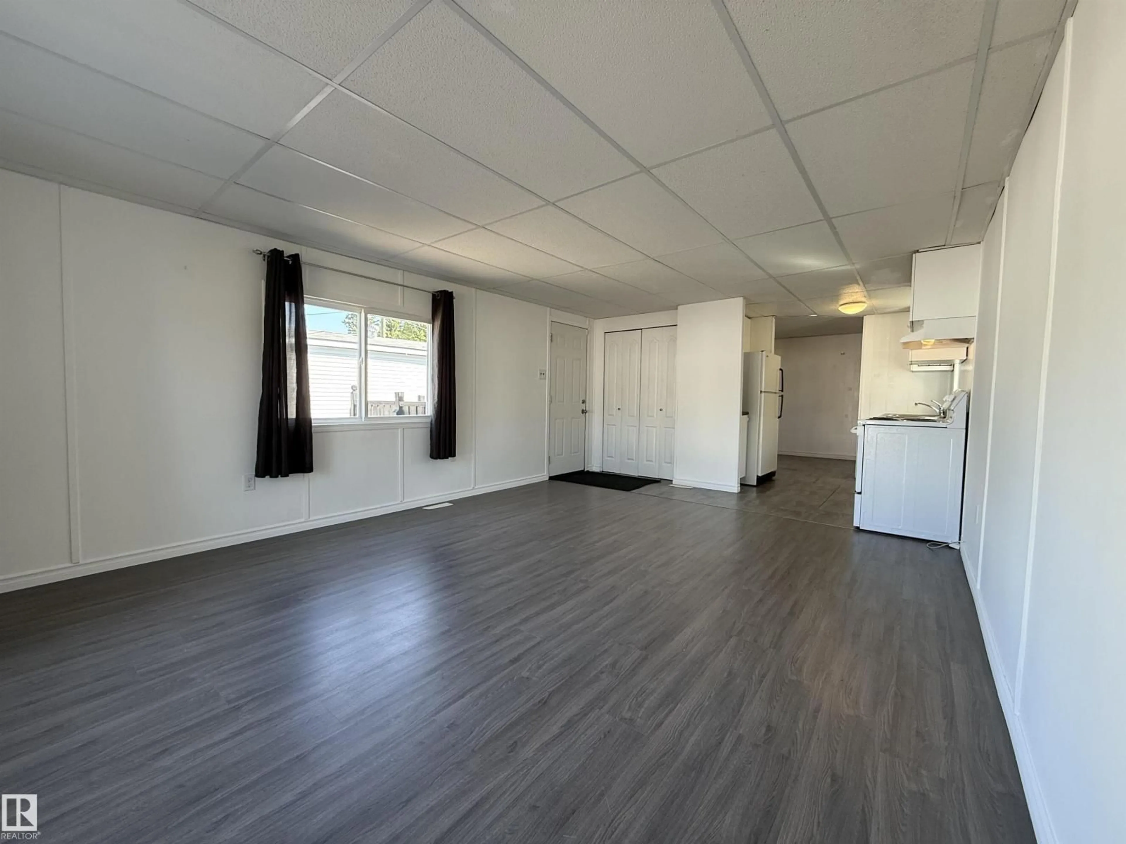 A pic of a room for #147 - 305 CALAHOO RD, Spruce Grove Alberta T7X3K8