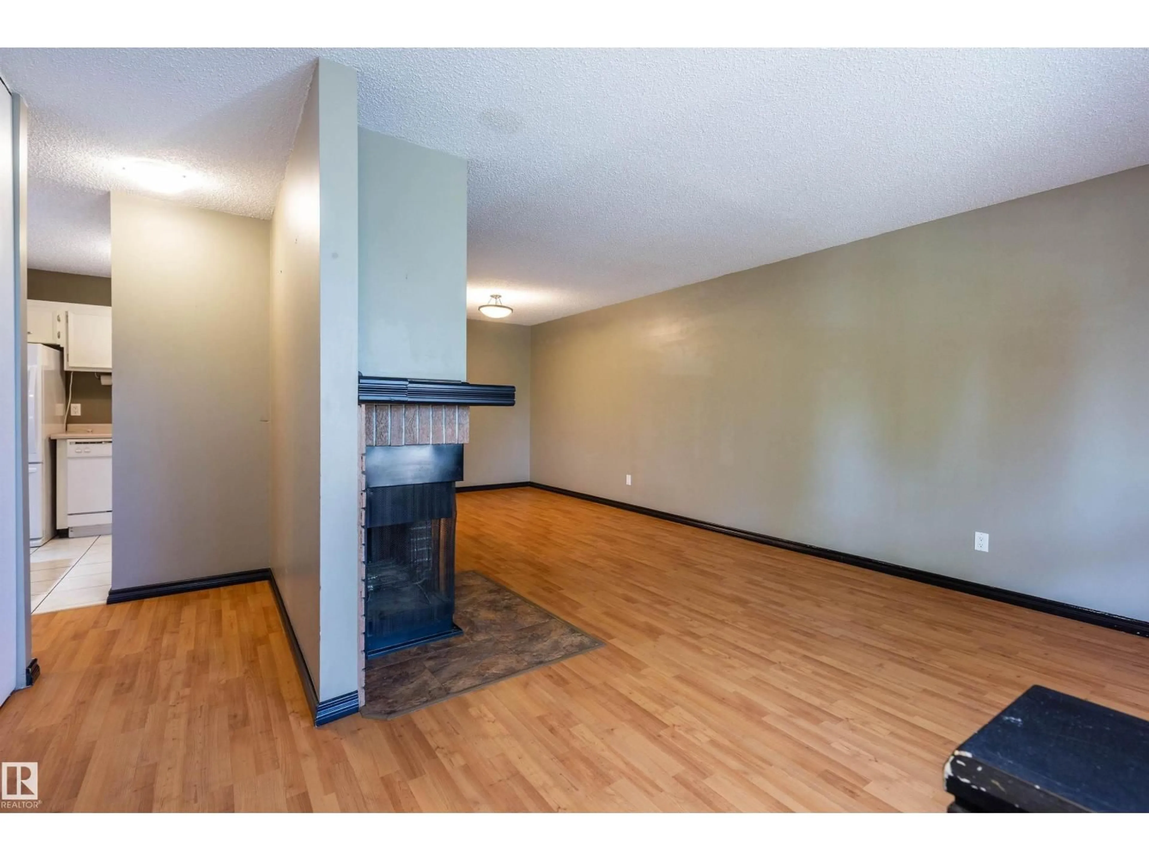 A pic of a room for 1112 SADDLEBACK RD, Edmonton Alberta T6J4Z4