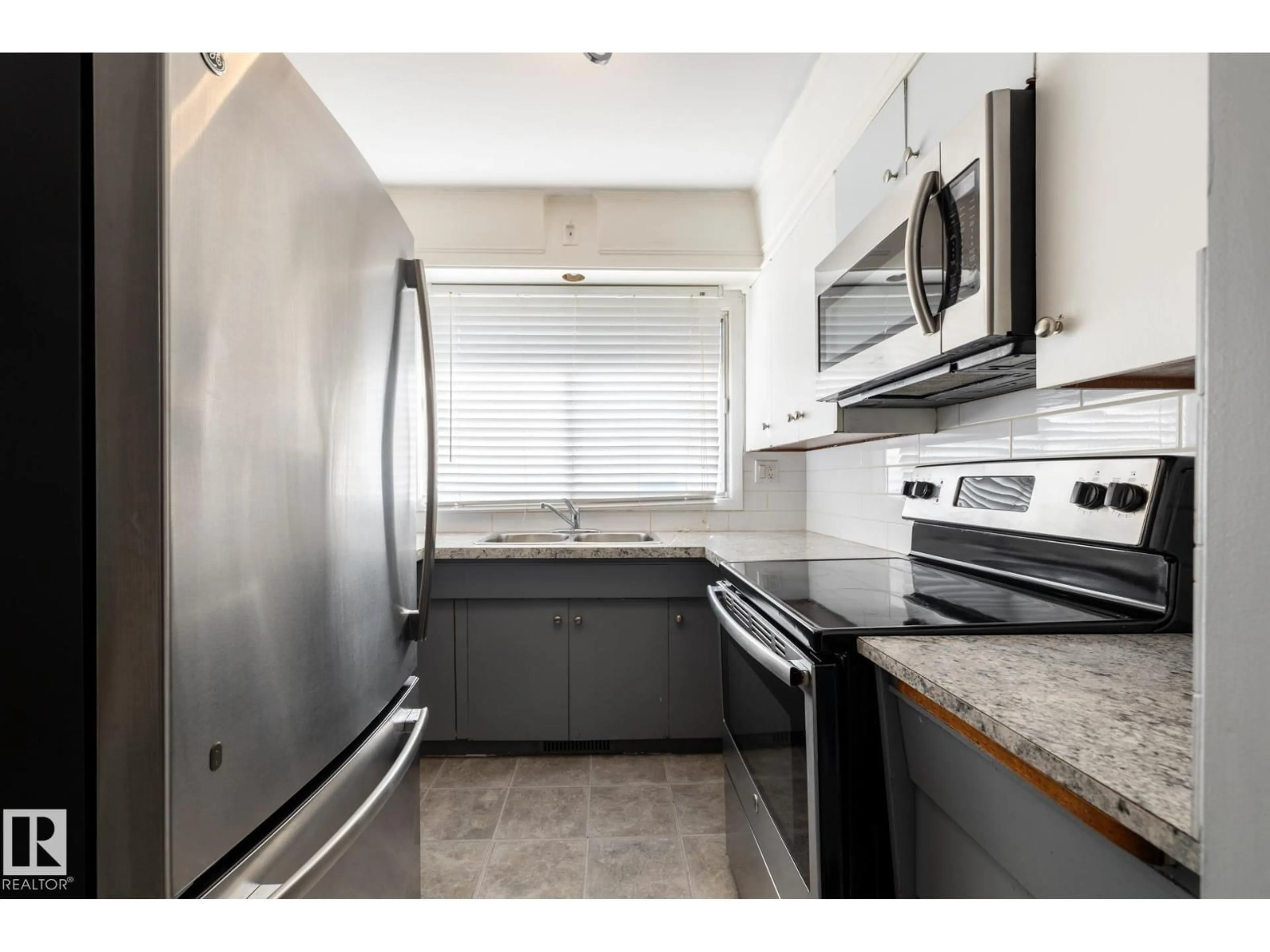 Standard kitchen, unknown for 12116 87 ST, Edmonton Alberta T5B3N6