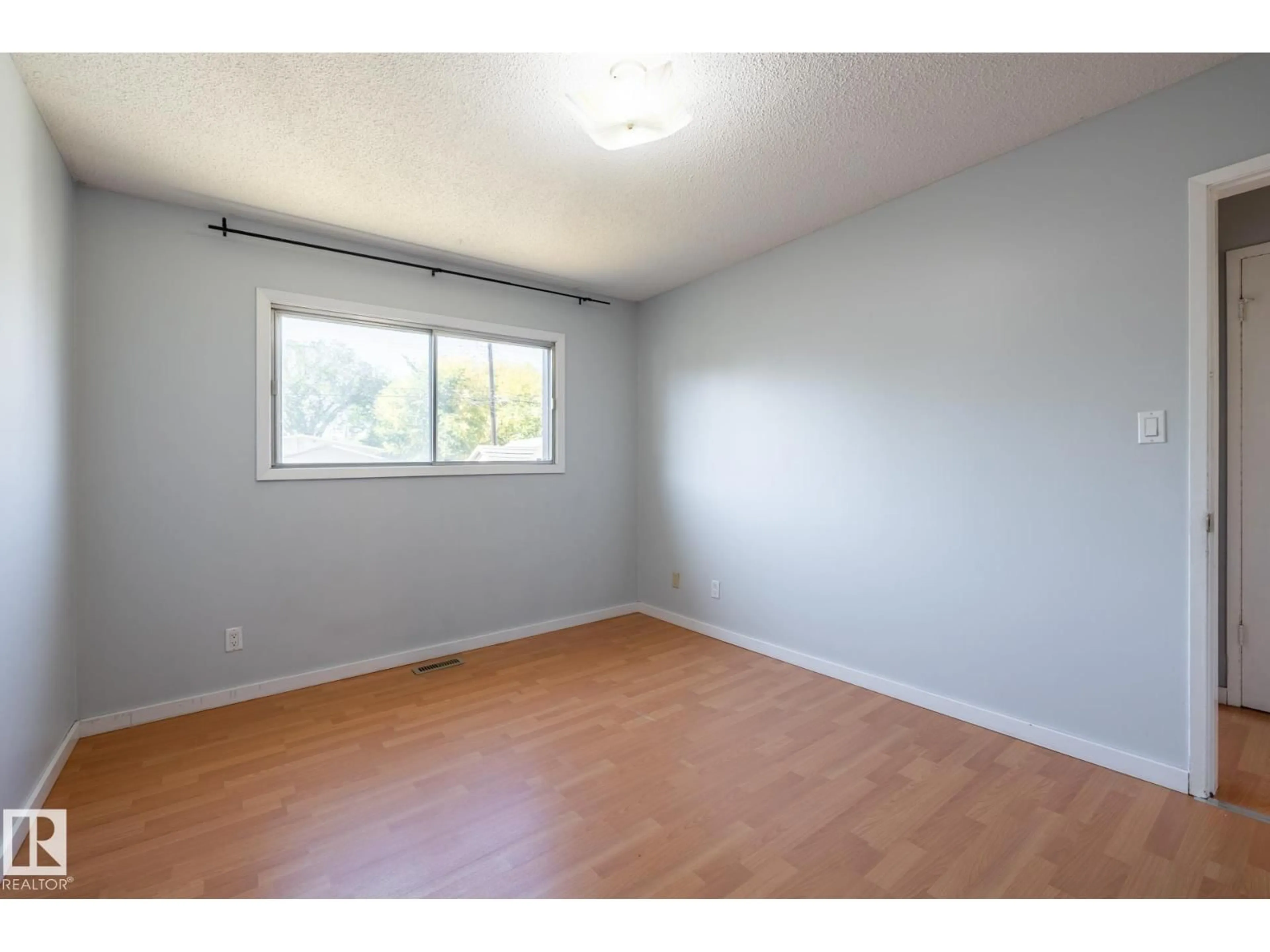 A pic of a room for 12116 87 ST, Edmonton Alberta T5B3N6