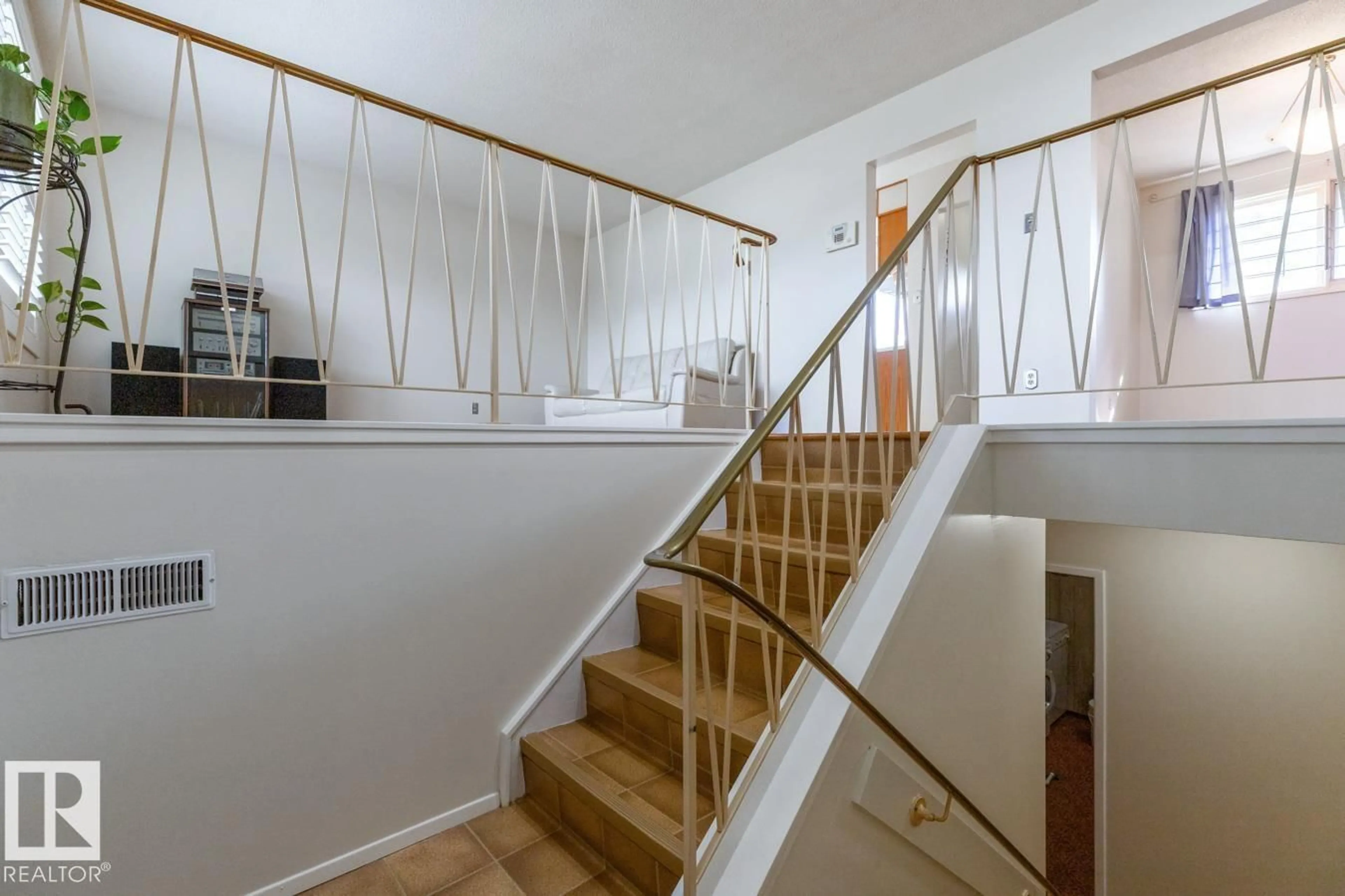 Stairs for NW - 11103 34 ST, Edmonton Alberta T5W1Y8