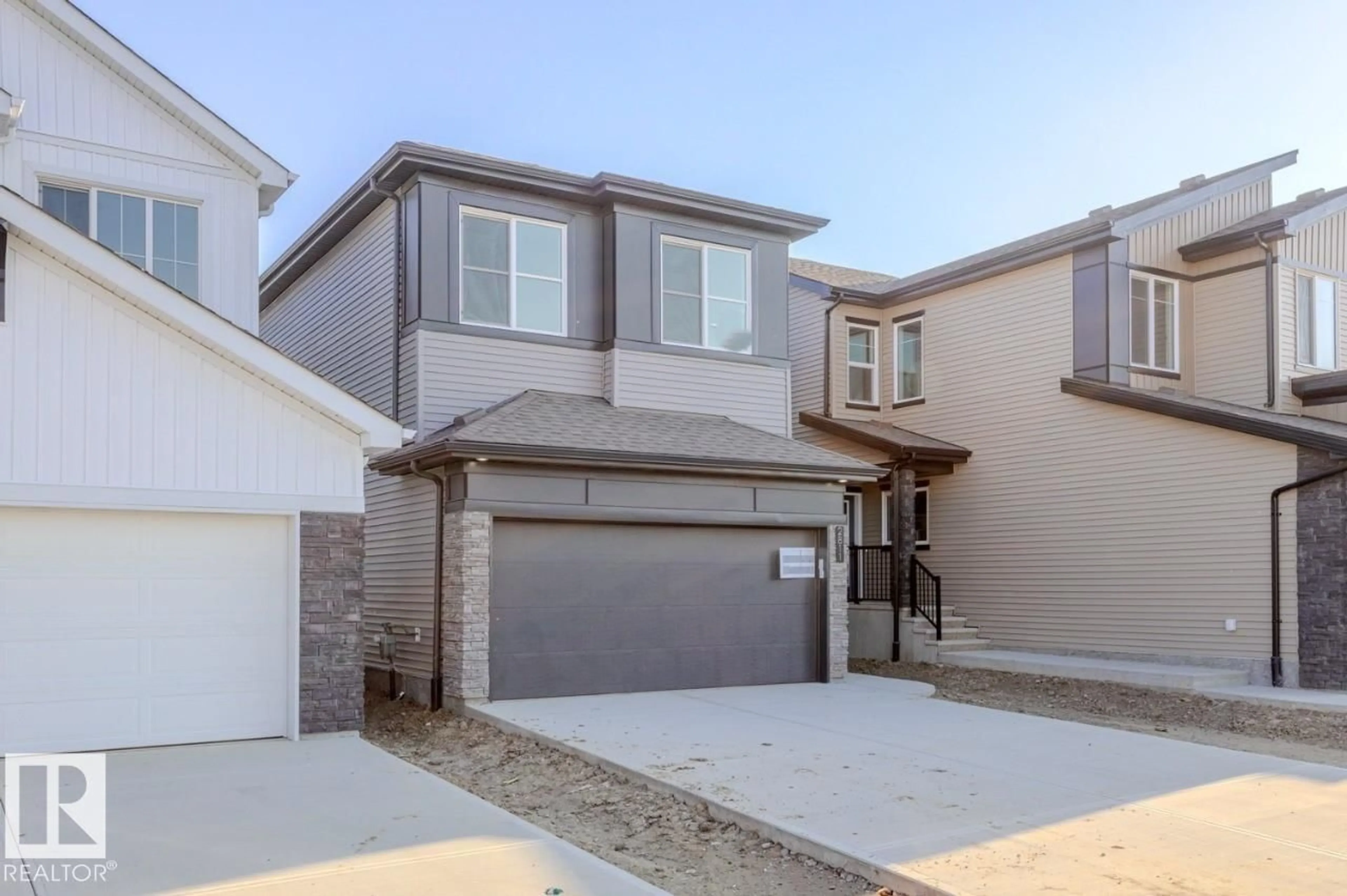 Unknown for 2811 5 AV, Edmonton Alberta T6X1A7