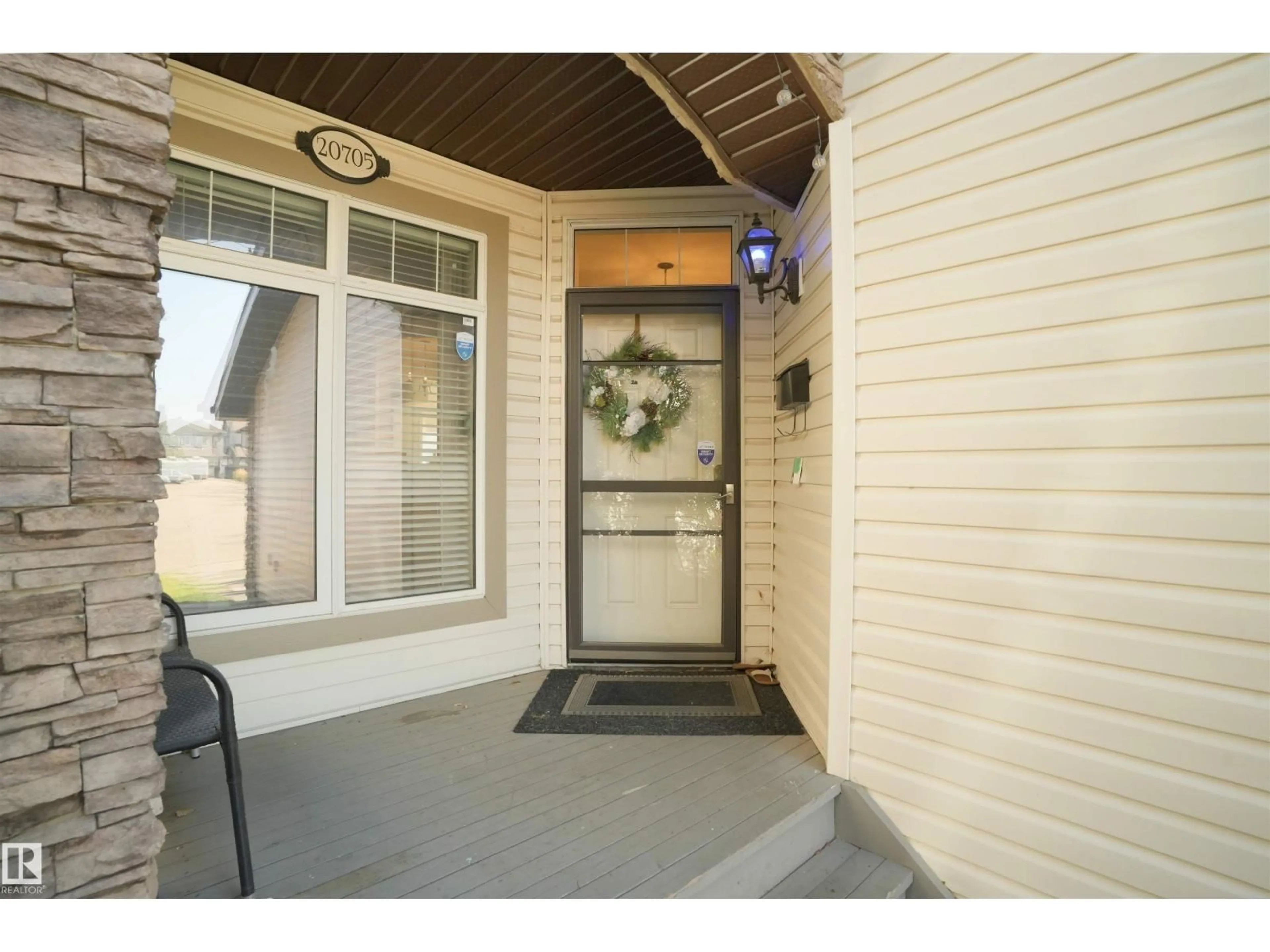 Indoor entryway for 20705 56A AV, Edmonton Alberta T6M0E7