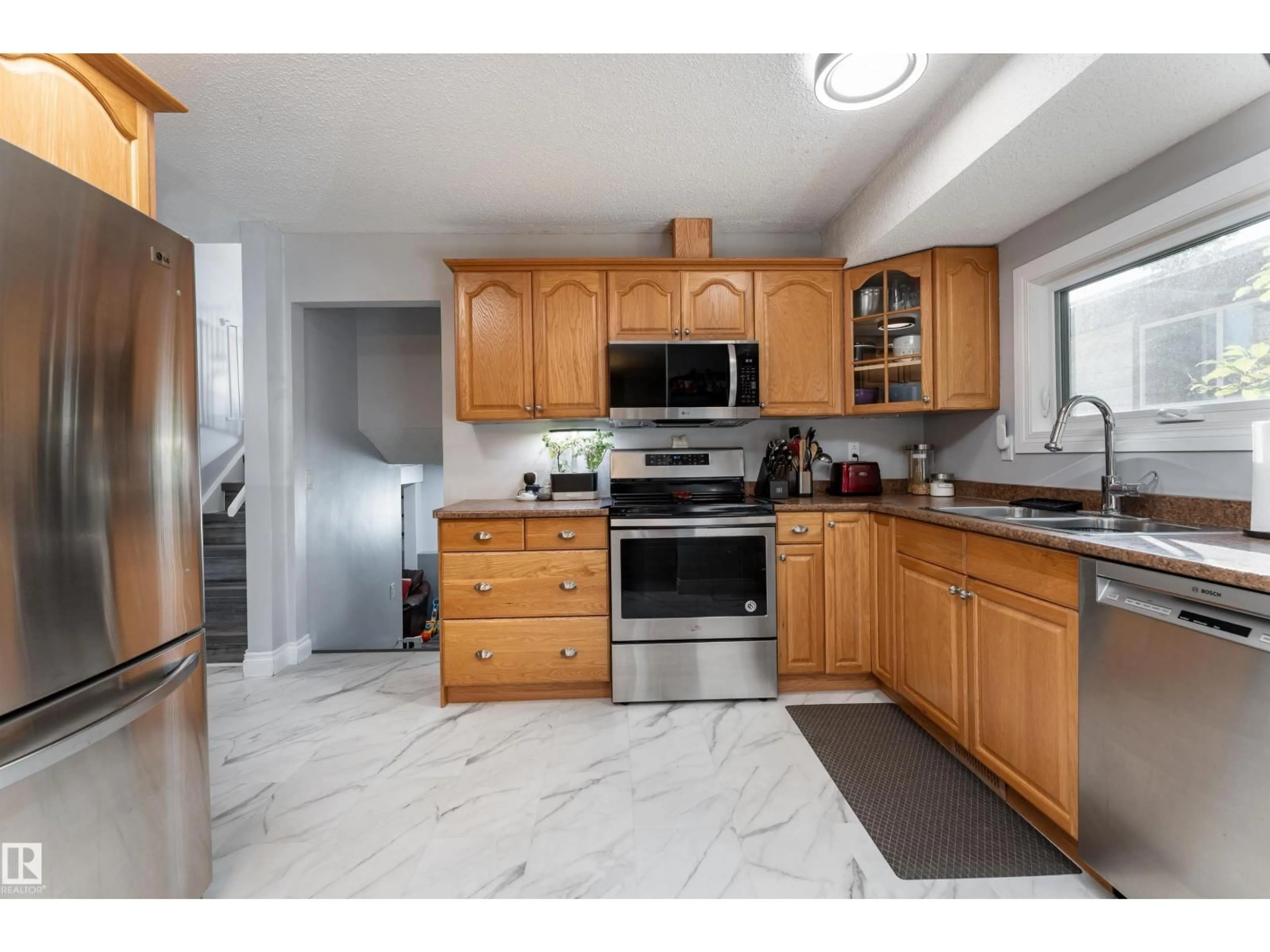 Standard kitchen, ceramic/tile floor for 44 MCNABB CR, Stony Plain Alberta T7Z1G9