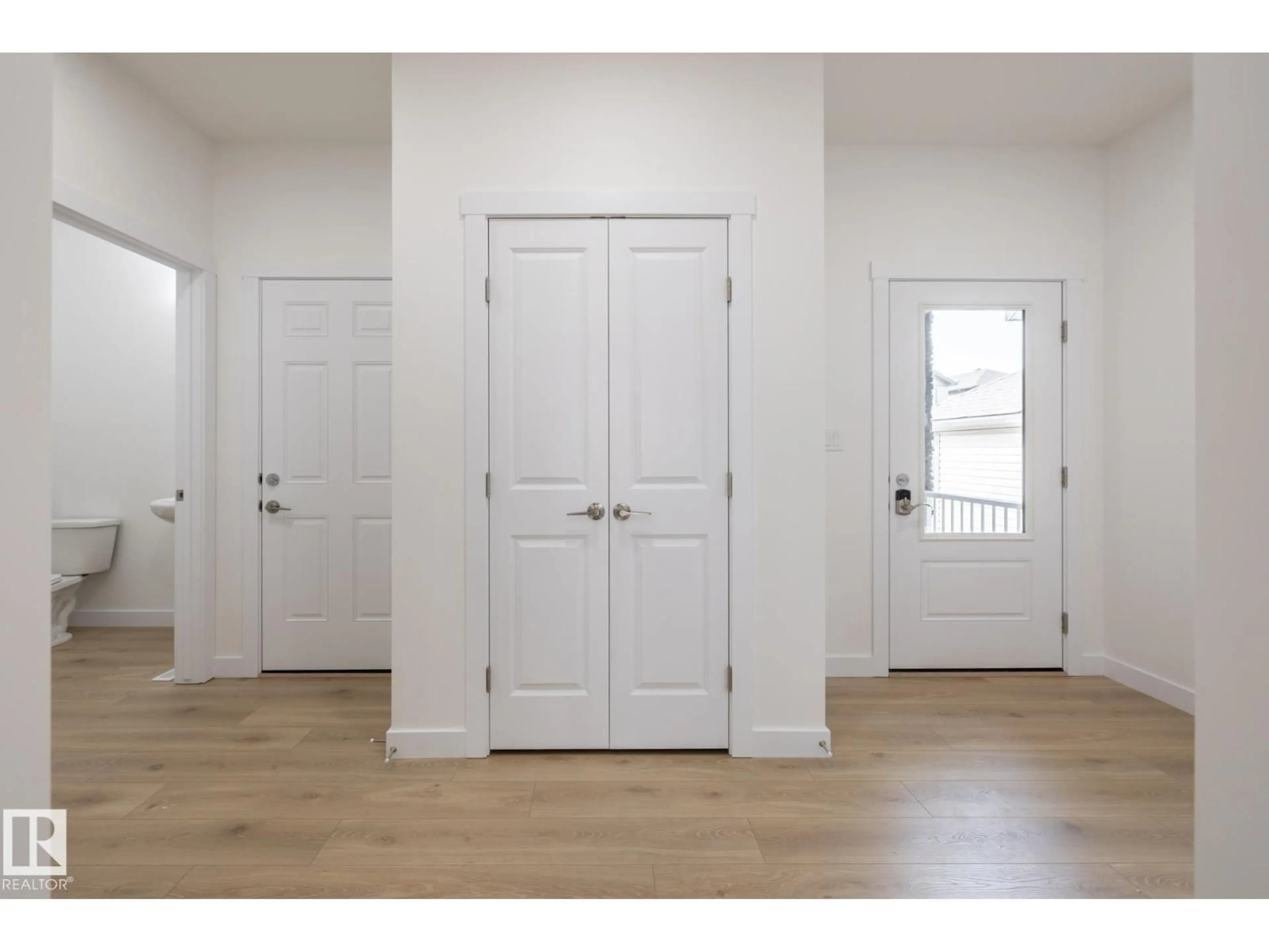 Indoor entryway for NW - 1933 209A ST, Edmonton Alberta T6M3B5