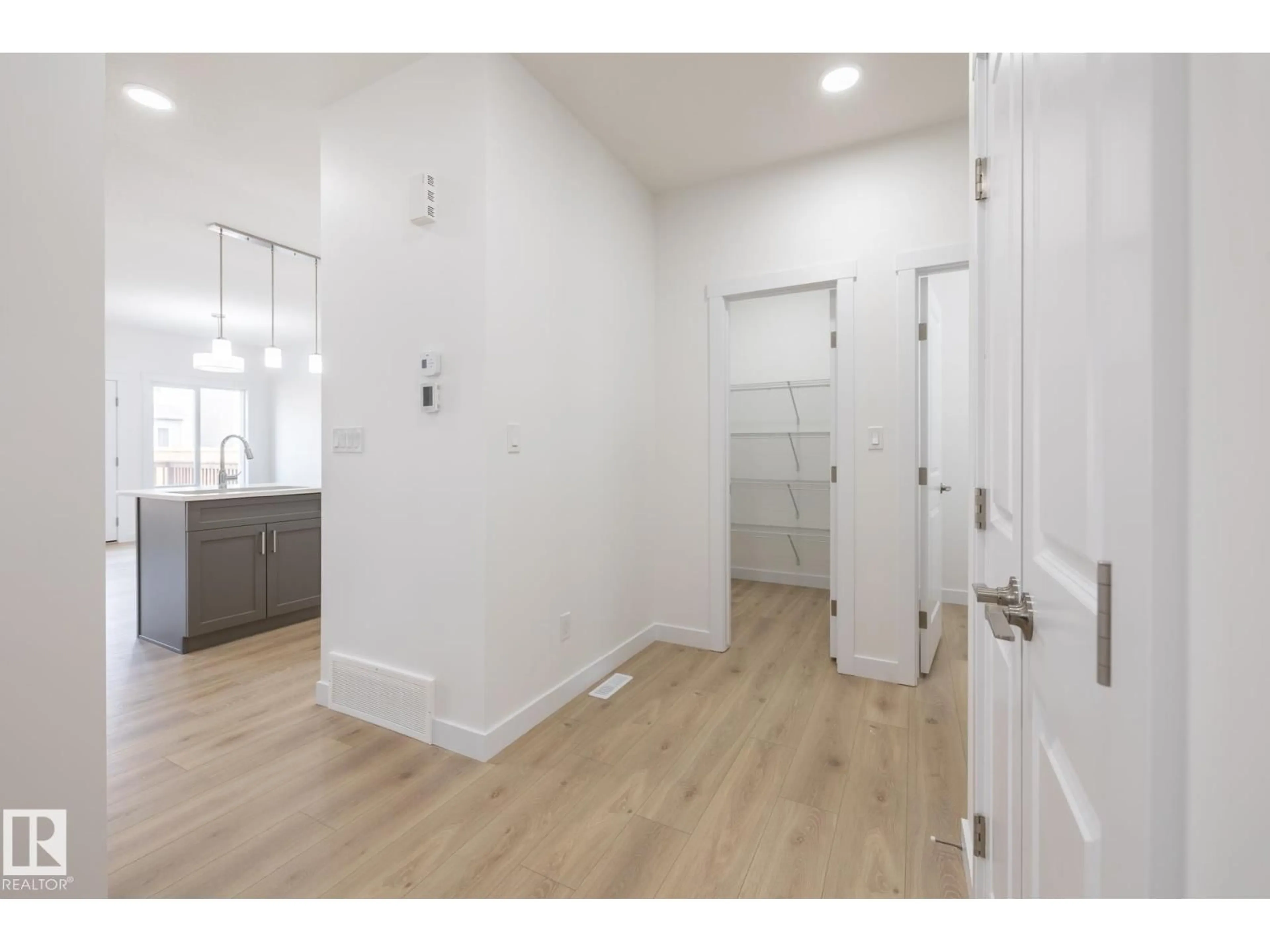 Indoor entryway for NW - 1933 209A ST, Edmonton Alberta T6M3B5