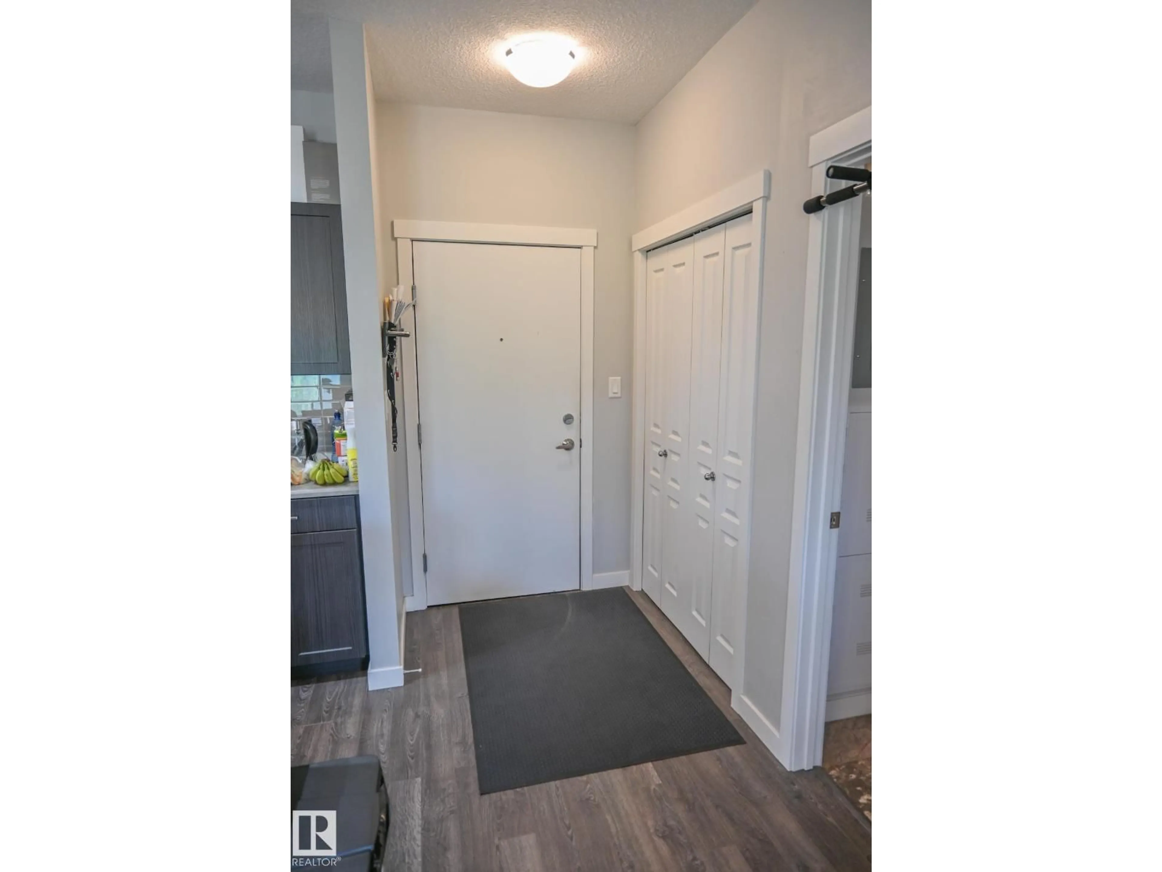 Indoor entryway for #201 - 812 WELSH DR, Edmonton Alberta T6X1Y7