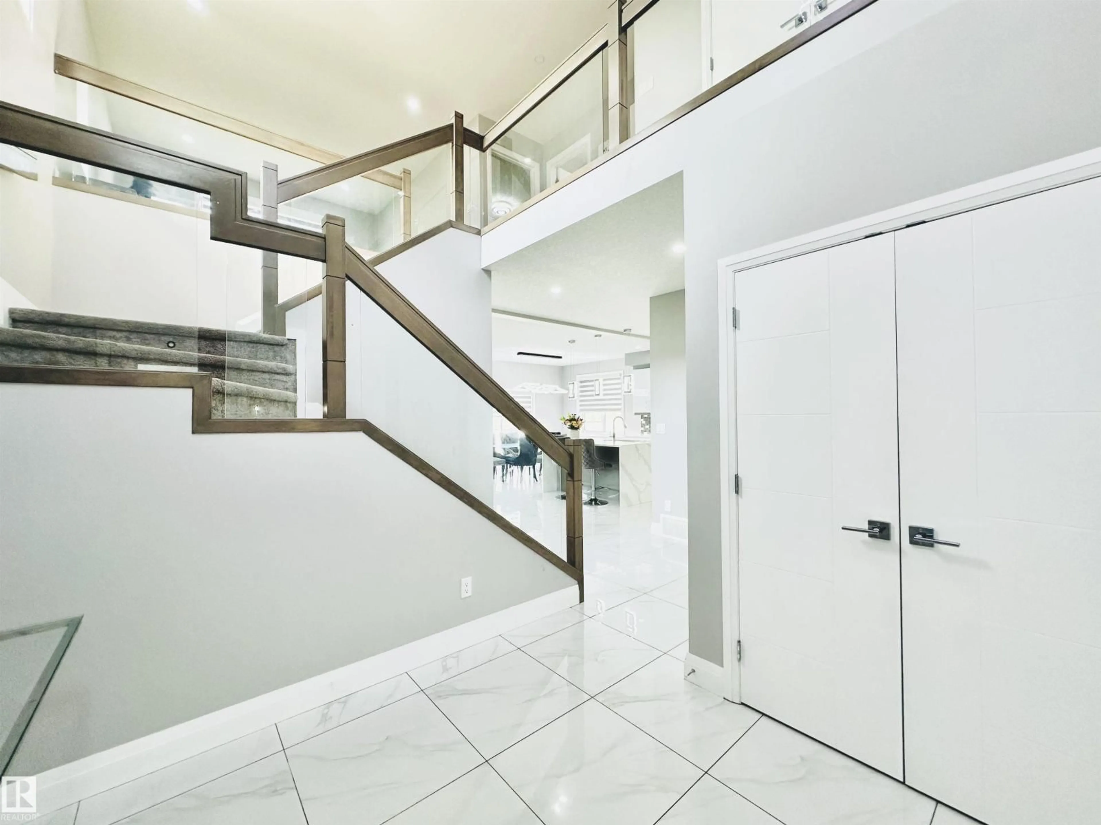Indoor foyer for 6222 172A AV, Edmonton Alberta T5Y3V5