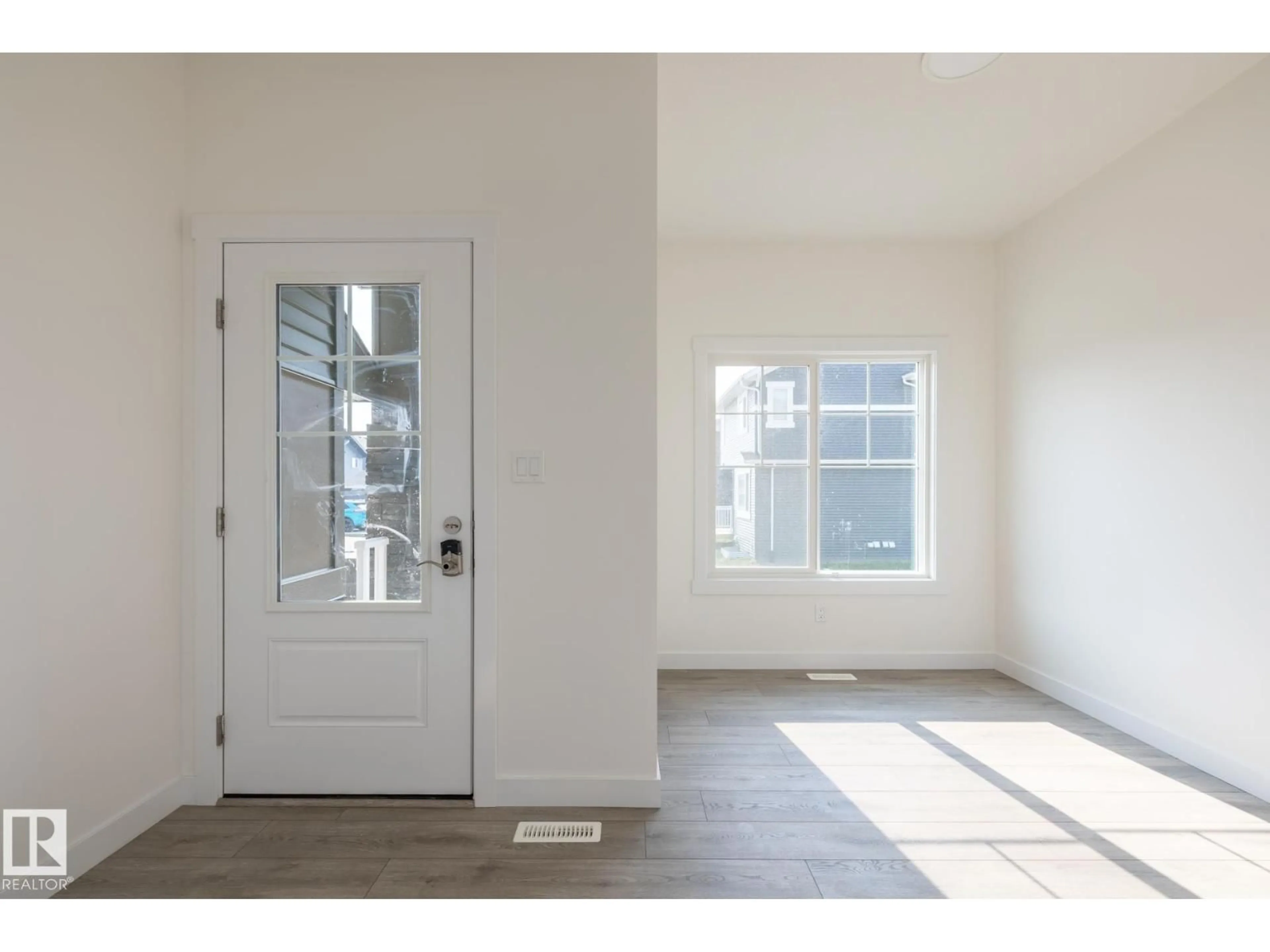 Indoor entryway for 4709 HAWTHORN LN, Edmonton Alberta T6X3C5