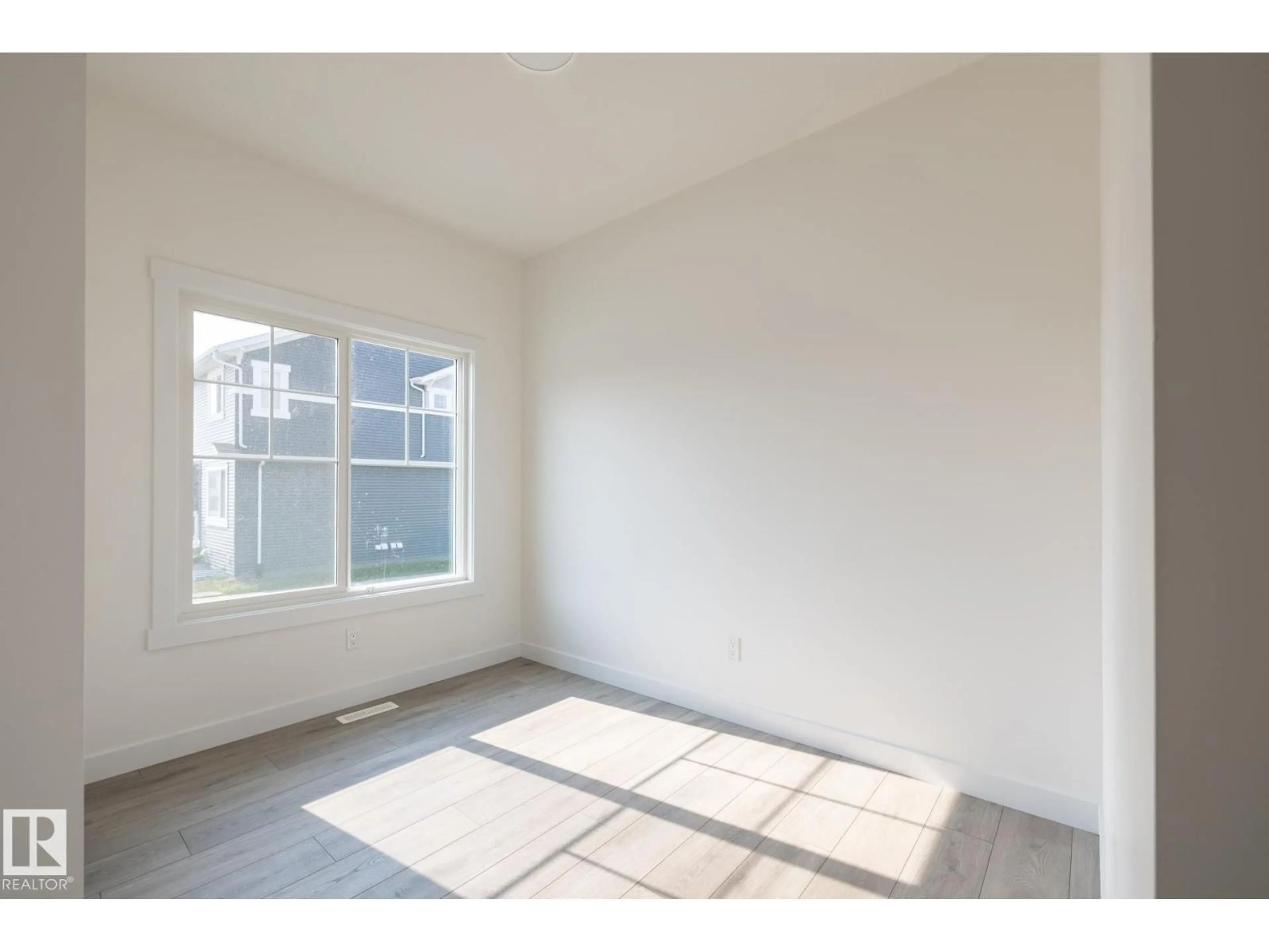 A pic of a room for 4709 HAWTHORN LN, Edmonton Alberta T6X3C5