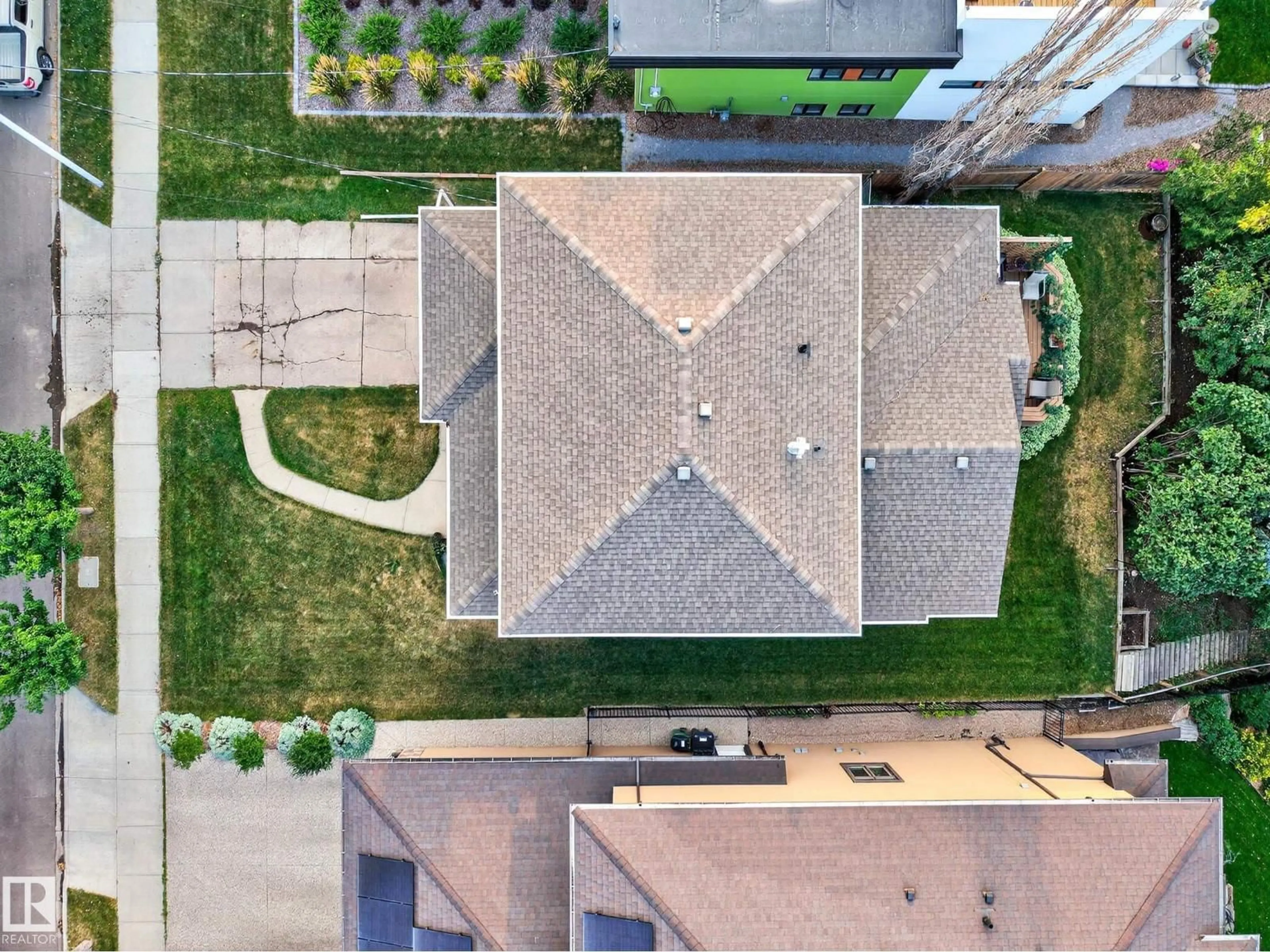 A pic from outside/outdoor area/front of a property/back of a property/a pic from drone, street for 14304 92A AV, Edmonton Alberta T5R5E2
