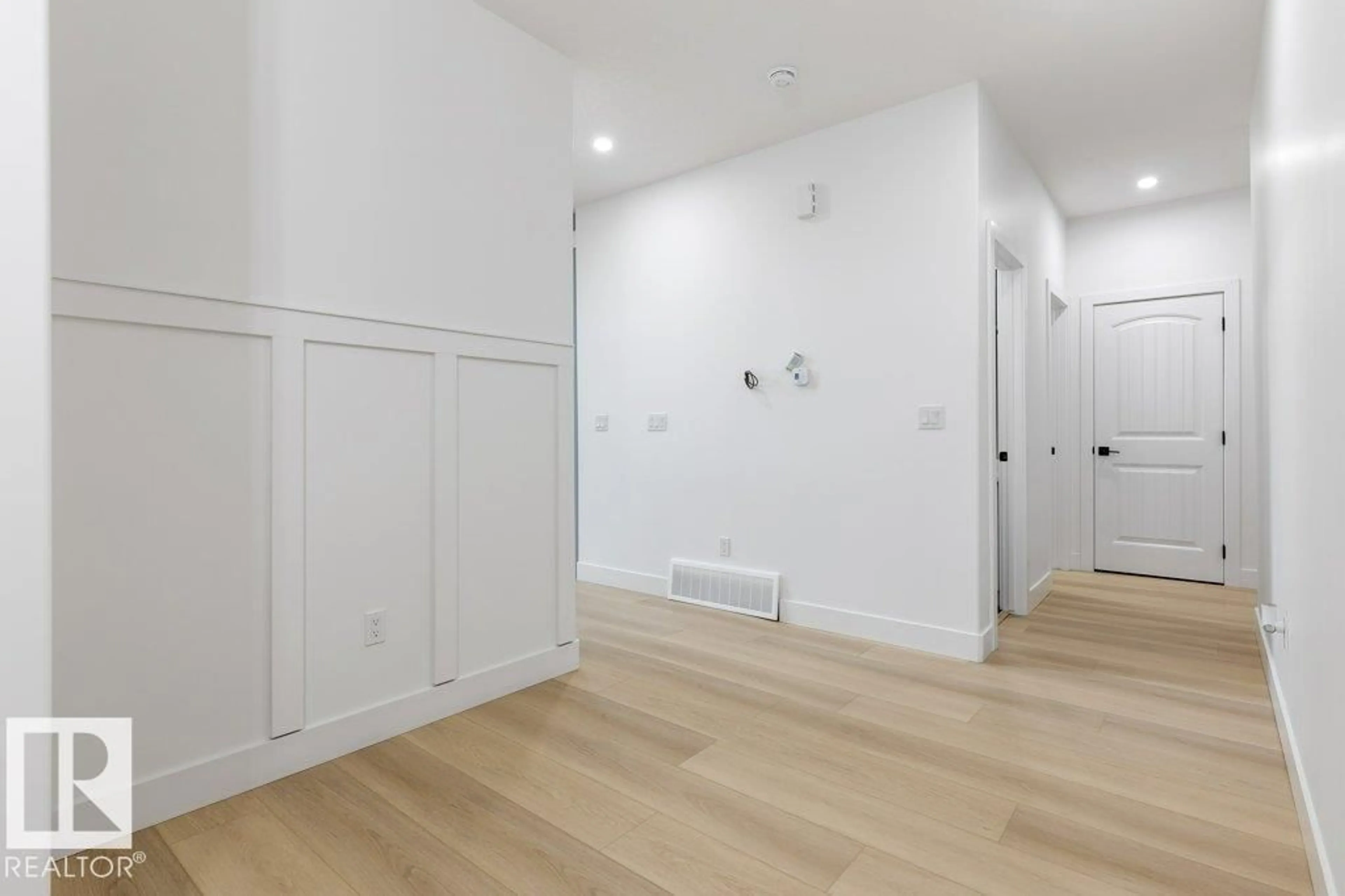A pic of a room for 11010 174A AV, Edmonton Alberta T5X0C5