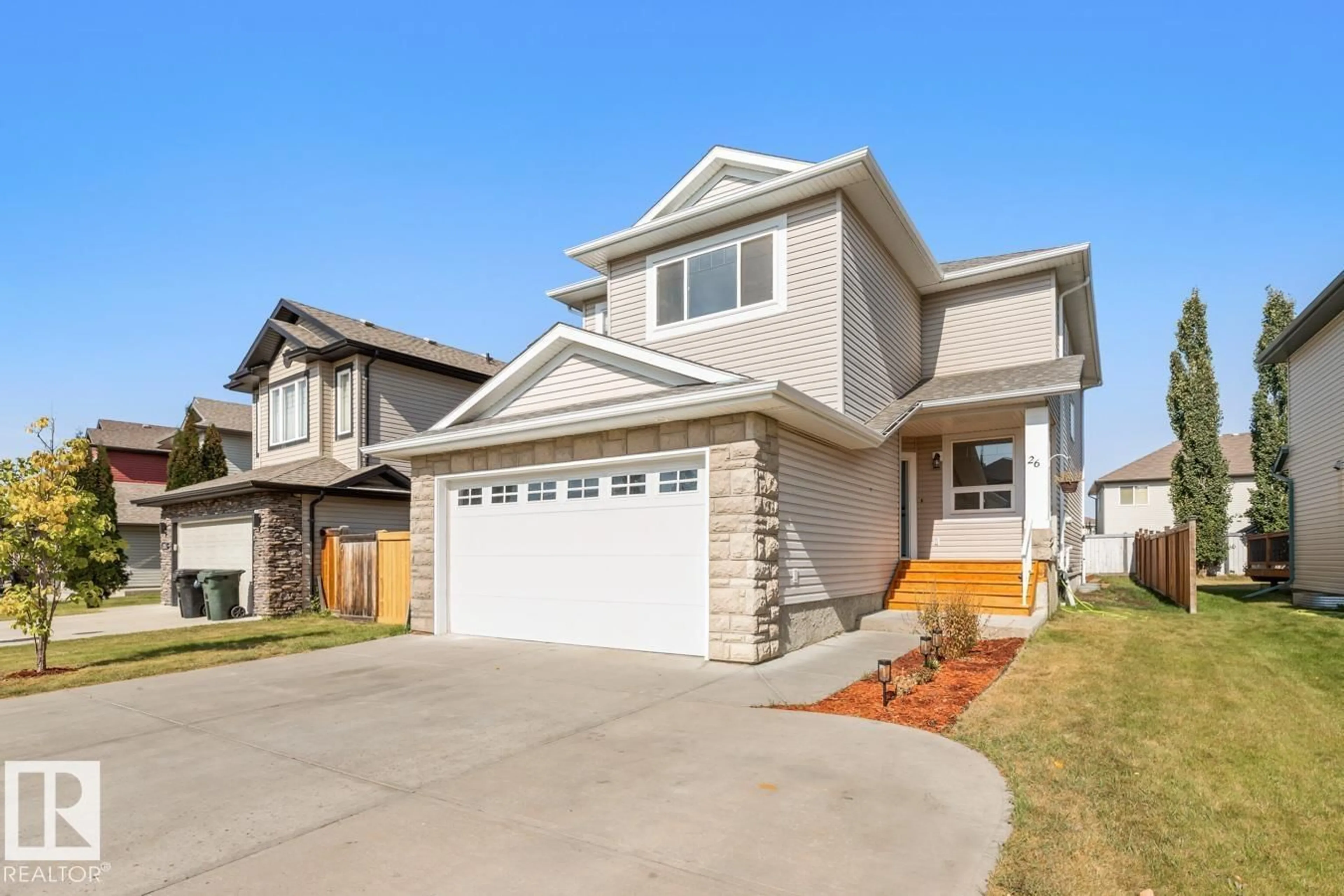 Home with vinyl exterior material, street for 26 ASHTON GA, Spruce Grove Alberta T7X0H9