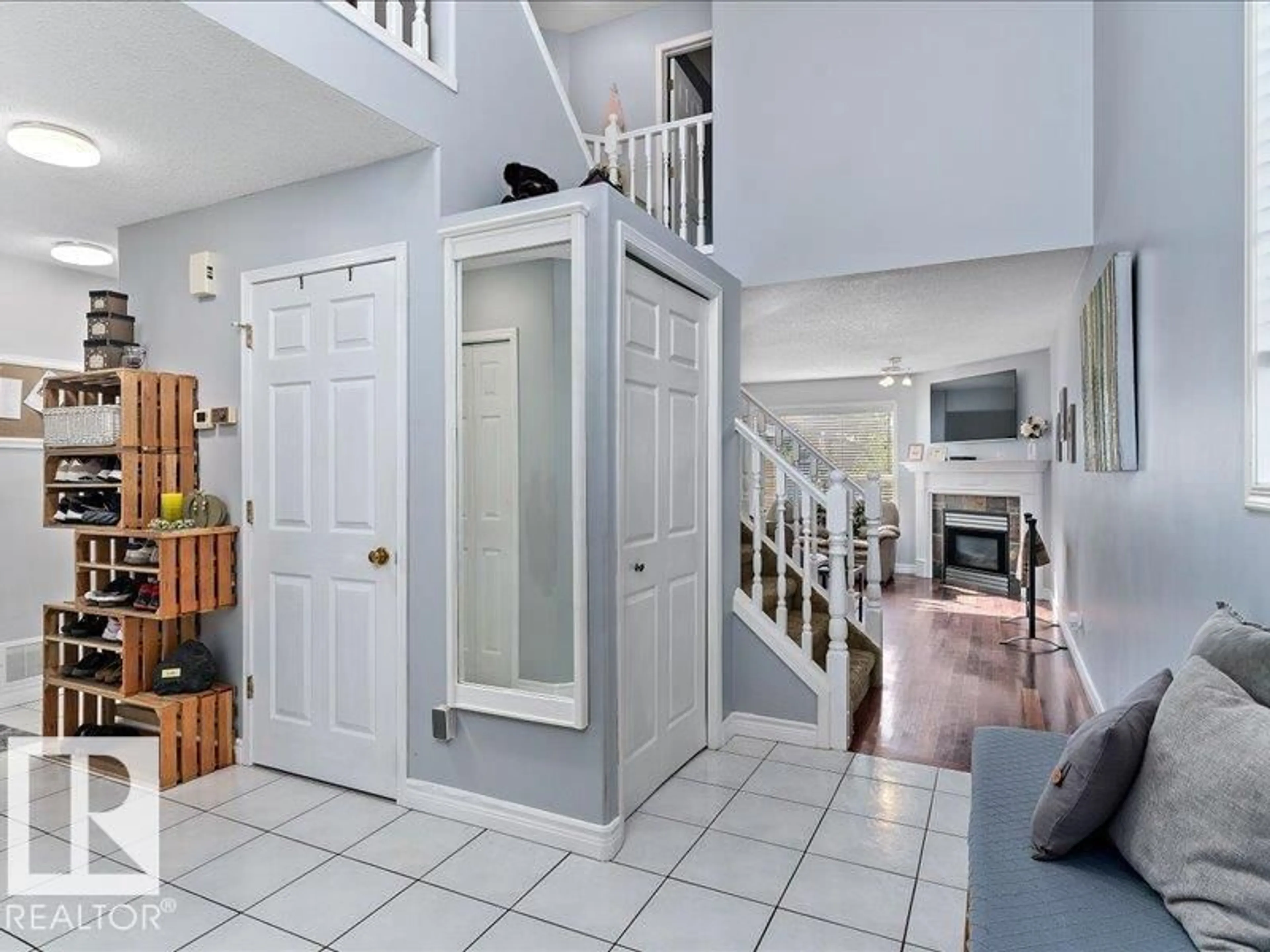 Indoor entryway for 12831 149 AV, Edmonton Alberta T6V1G1