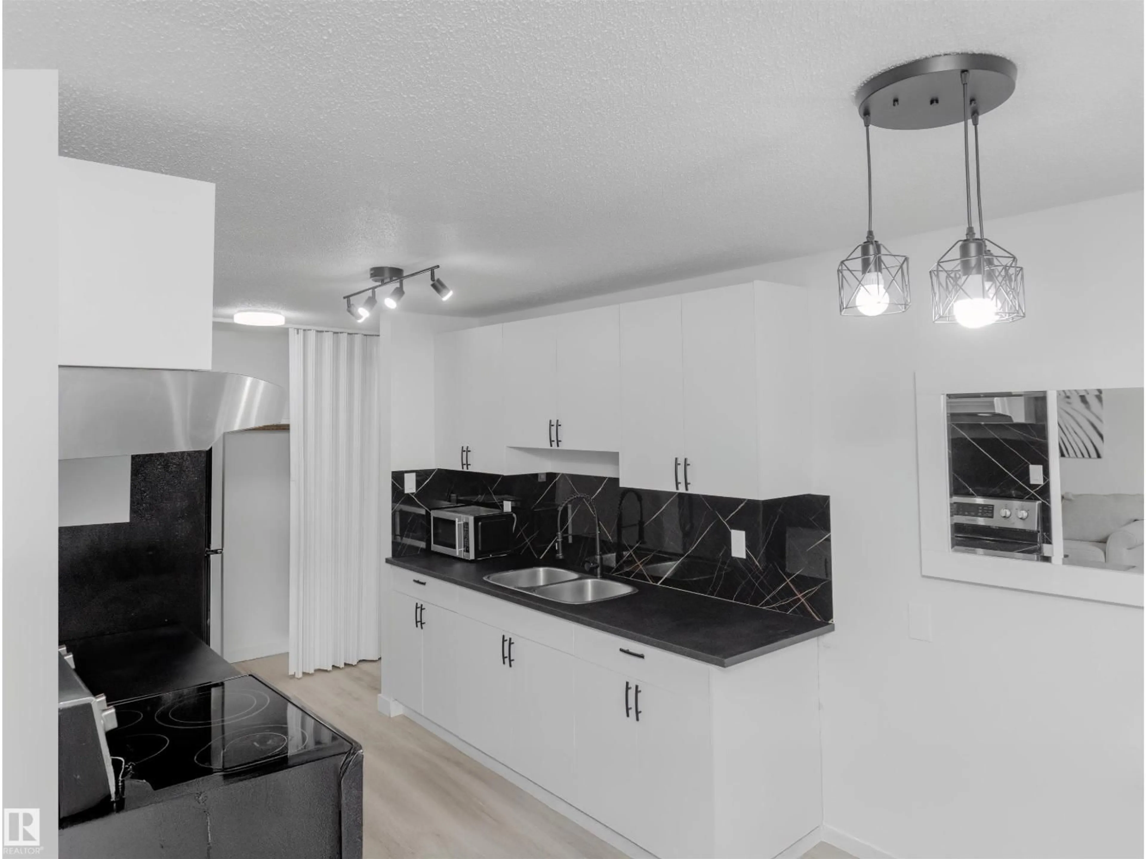 Unknown for 107 - 7204 81 AV NW, Edmonton Alberta T6B0E2