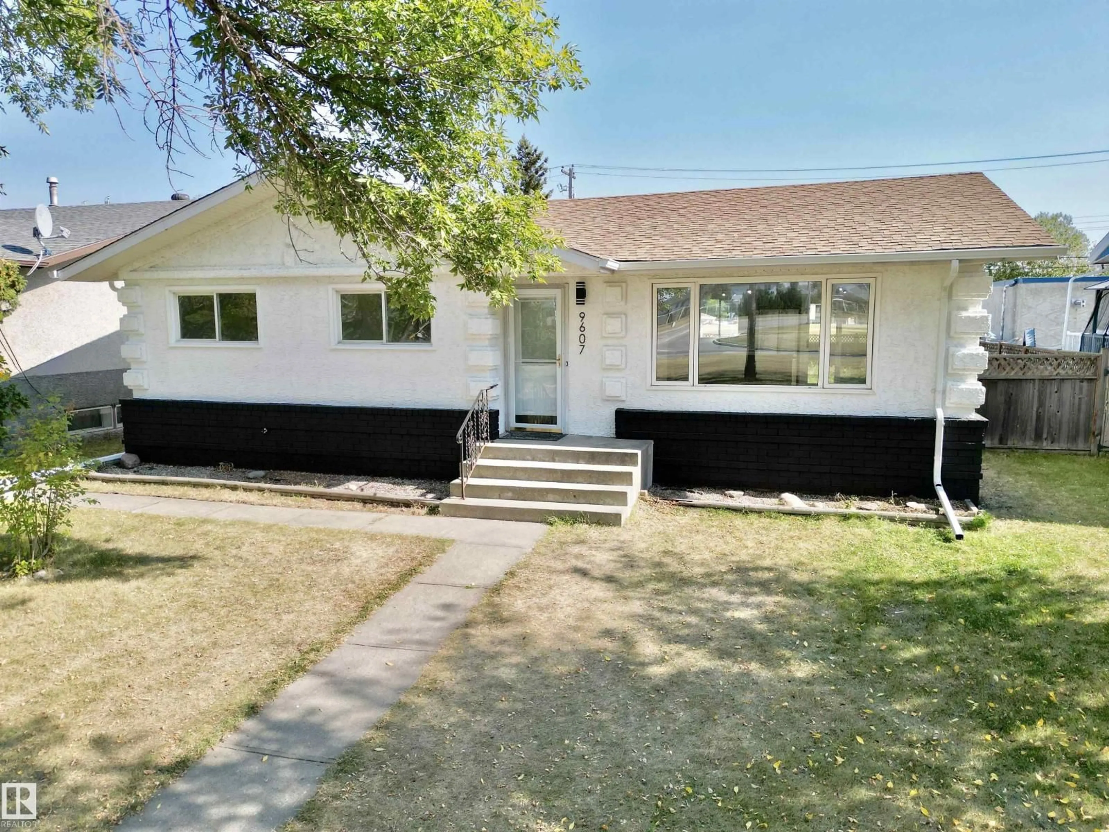 A pic from outside/outdoor area/front of a property/back of a property/a pic from drone, street for 9607 95 ST, Fort Saskatchewan Alberta T8L1R9