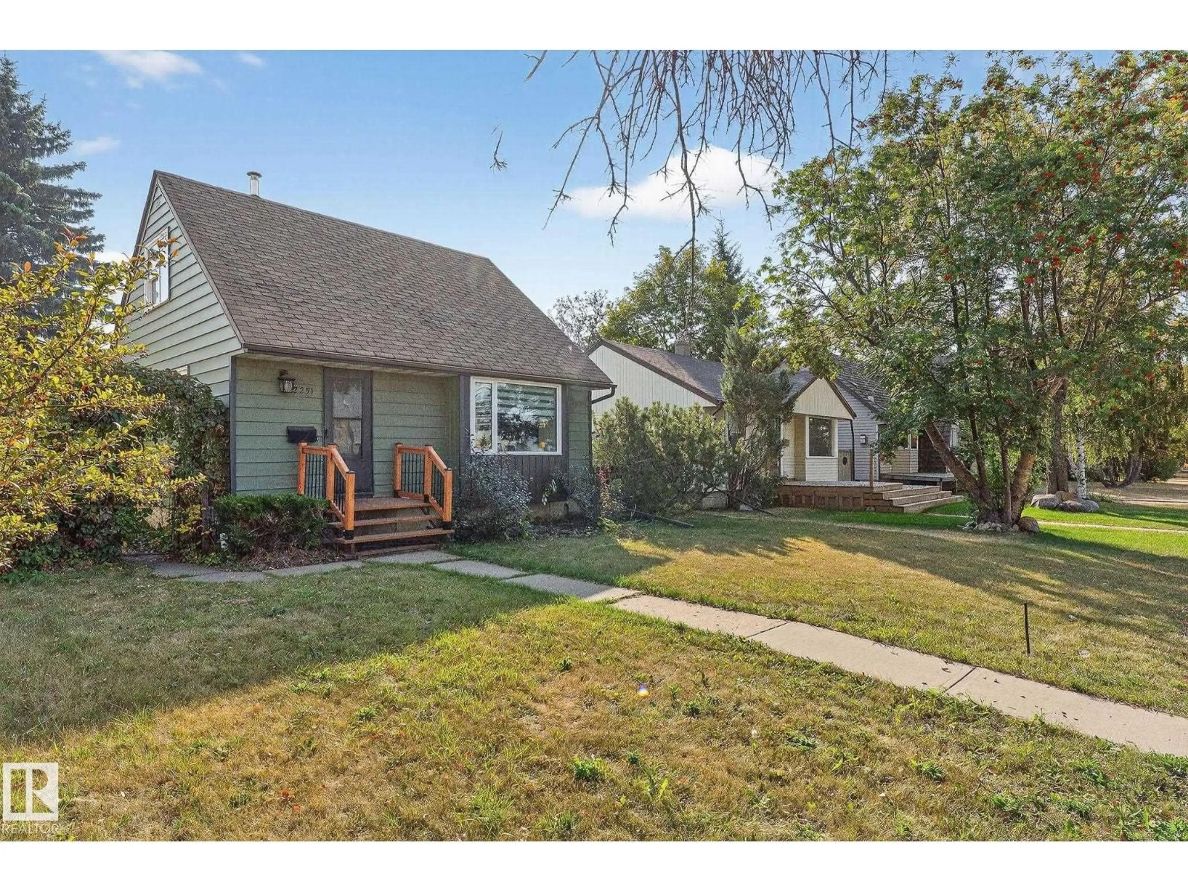 A pic from outside/outdoor area/front of a property/back of a property/a pic from drone, street for NW - 12231 107 ST, Edmonton Alberta T5G2S9