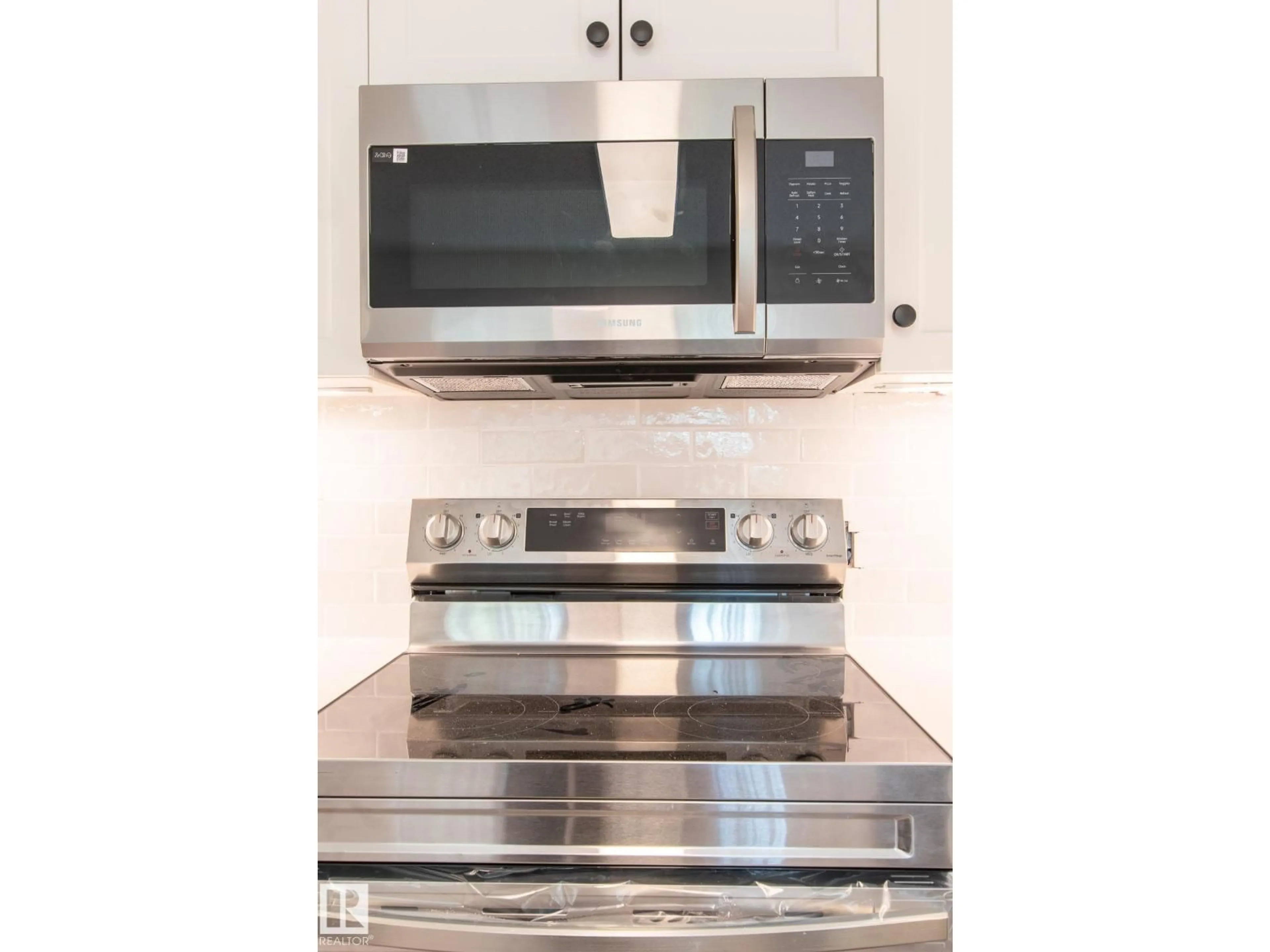 Standard kitchen, unknown for 17319 60 AV, Edmonton Alberta T6M1E9